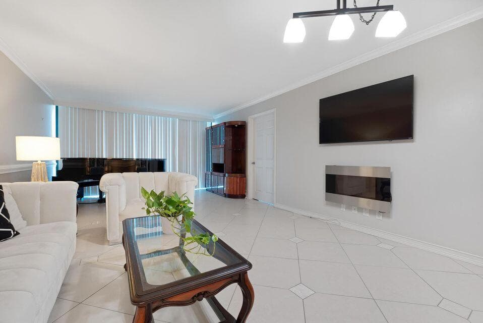 2400 Presidential Way 1206, West Palm Beach, FL 33401 — photo 2 of 39