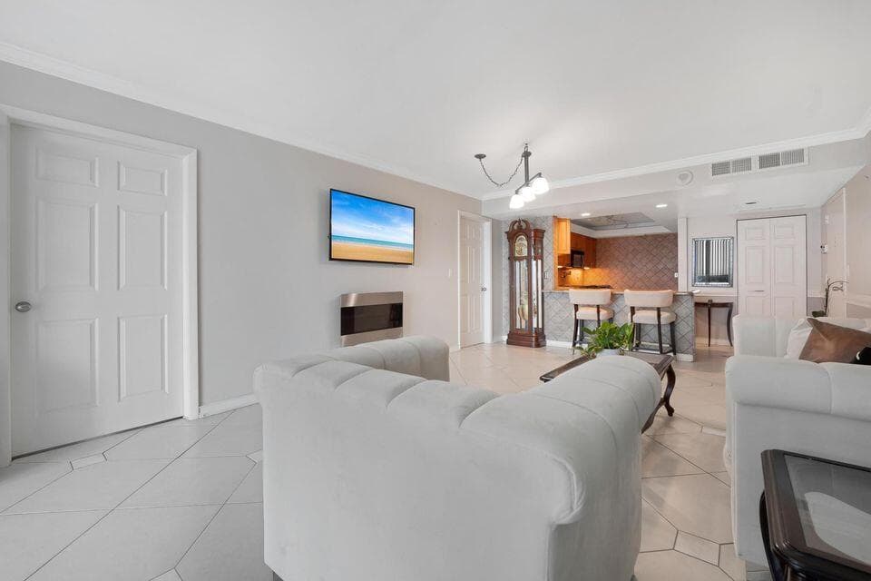 2400 Presidential Way 1206, West Palm Beach, FL 33401 — photo 3 of 39