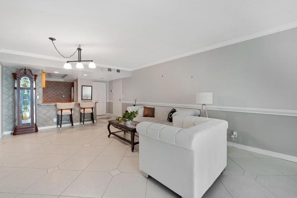 2400 Presidential Way 1206, West Palm Beach, FL 33401 — photo 4 of 39