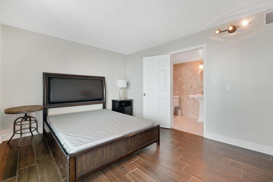 2400 Presidential Way 1206, West Palm Beach, FL 33401 — photo 20 of 39