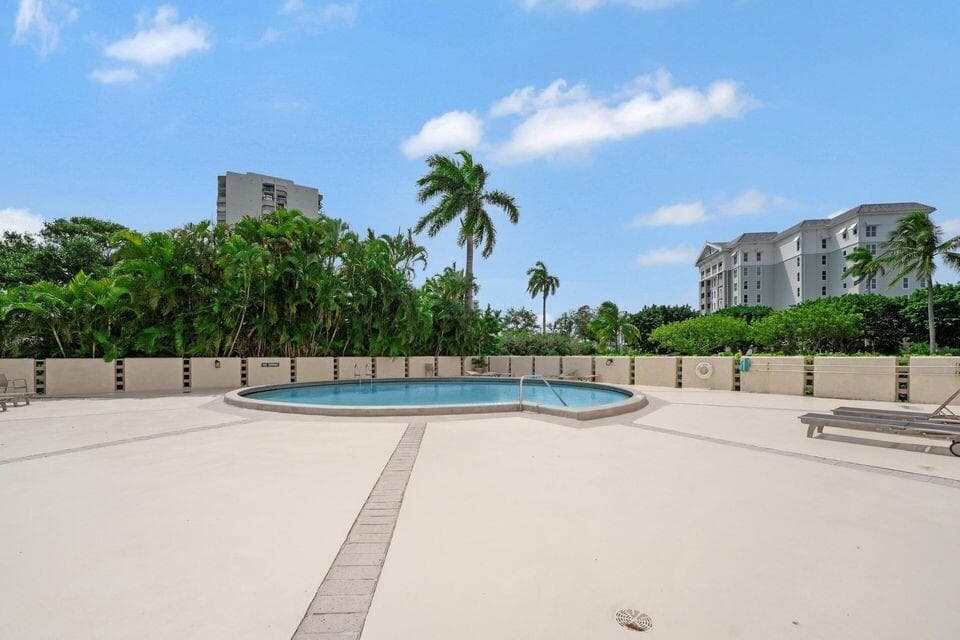 2400 Presidential Way 1206, West Palm Beach, FL 33401 — photo 27 of 39