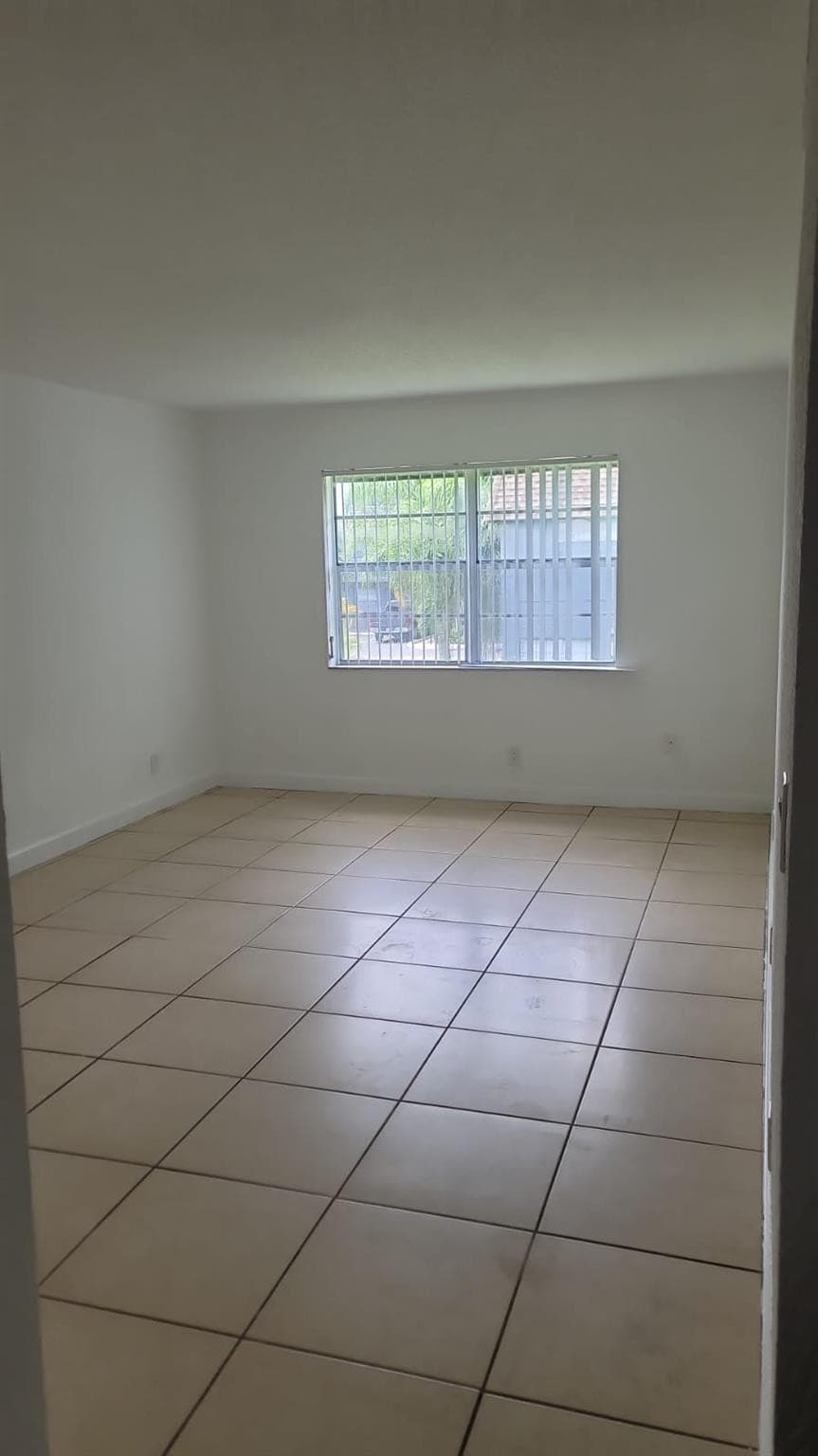 4839 NW 9th Drive 4839, Plantation, FL 33317 — photo 4 of 5