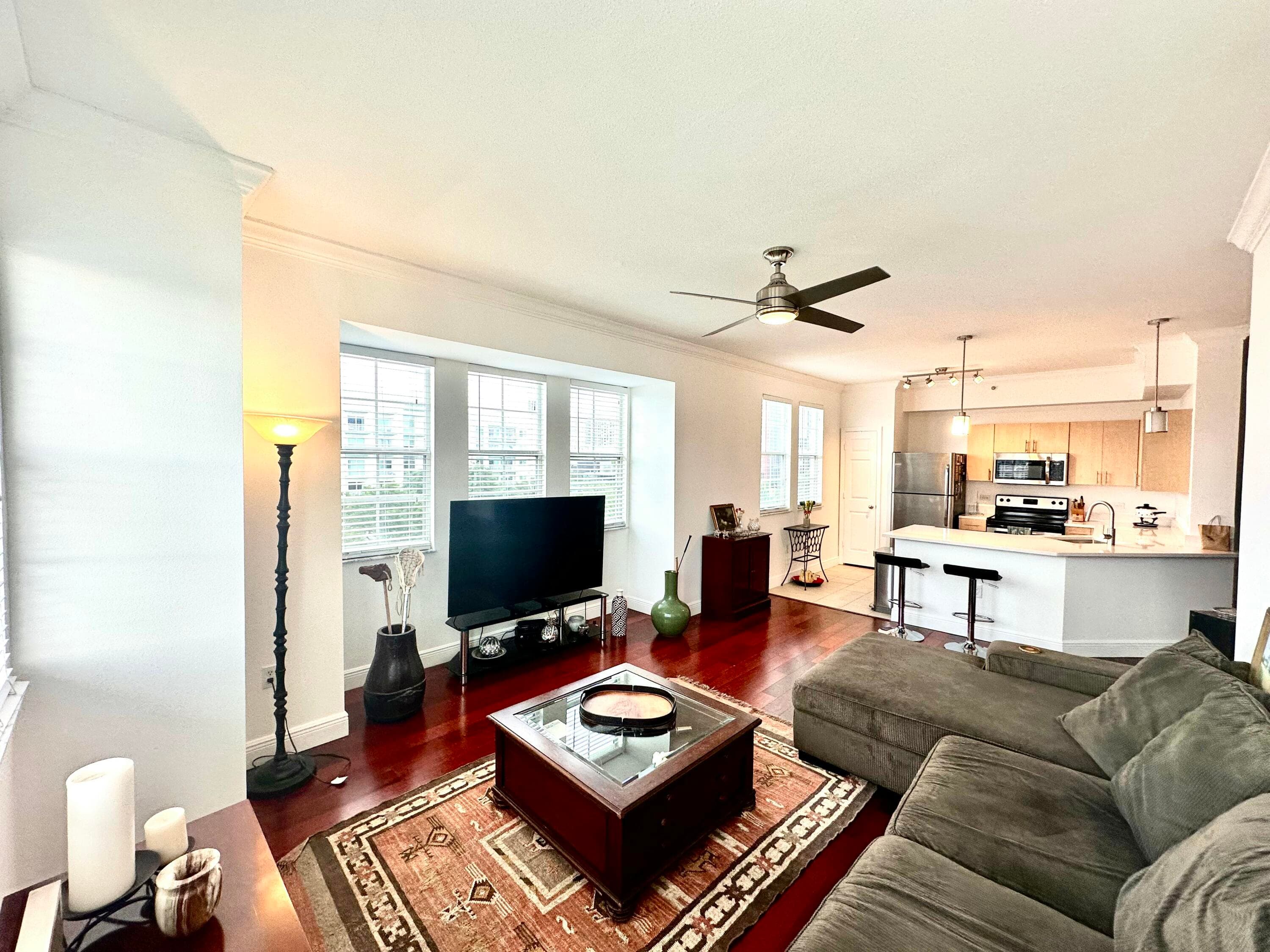 533 NE 3rd Avenue 527, Fort Lauderdale, FL 33301 — photo 1 of 26