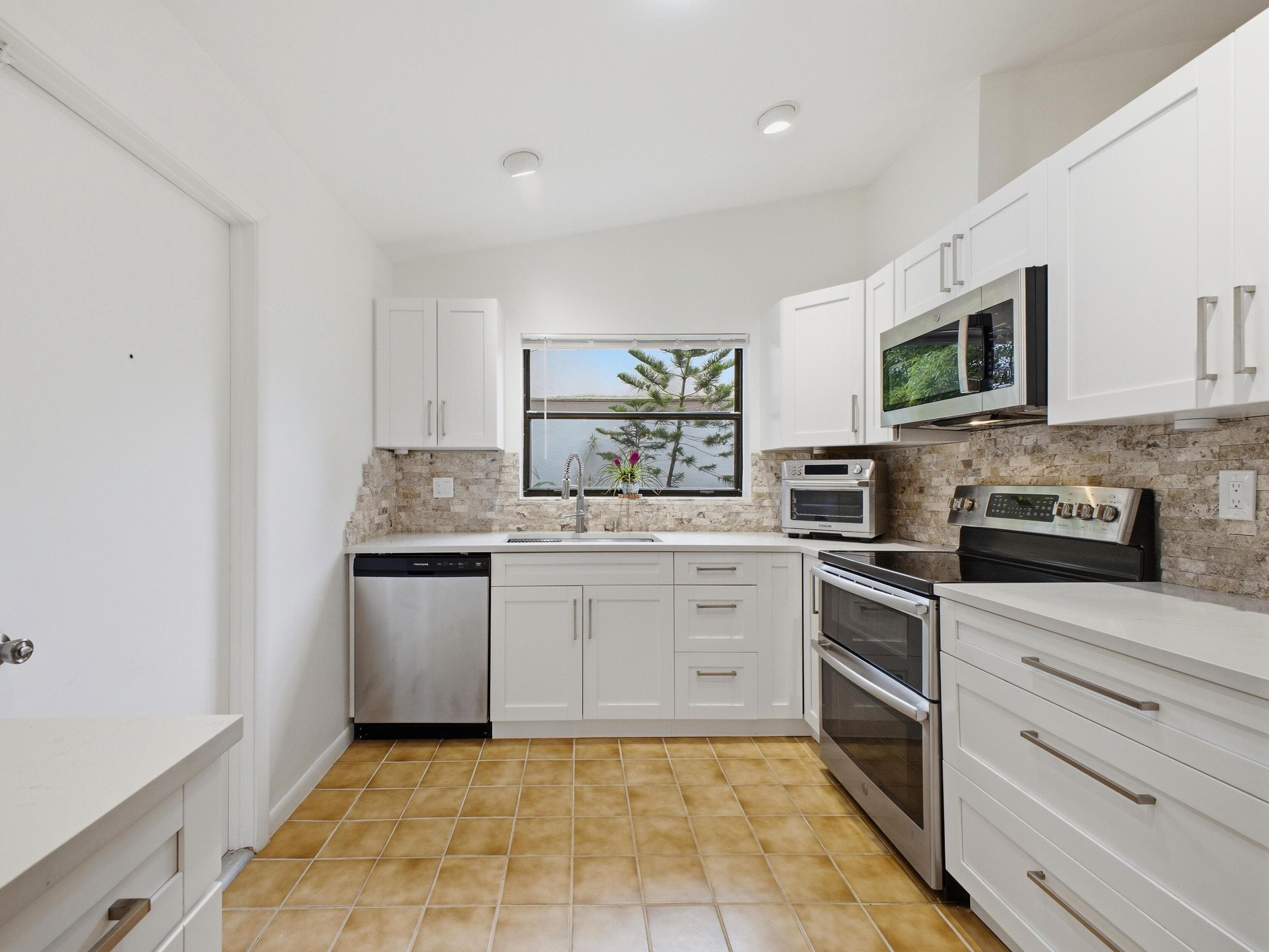 56 Baytree Circle, Boynton Beach, FL 33436 — photo 12 of 41