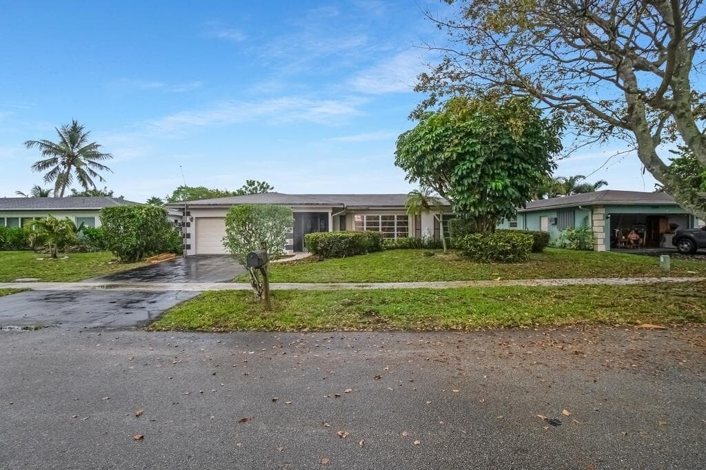 8270 NW 66th Terrace, Tamarac, FL 33321 — photo 7 of 41
