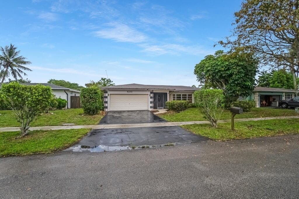 8270 NW 66th Terrace, Tamarac, FL 33321 — photo 6 of 41