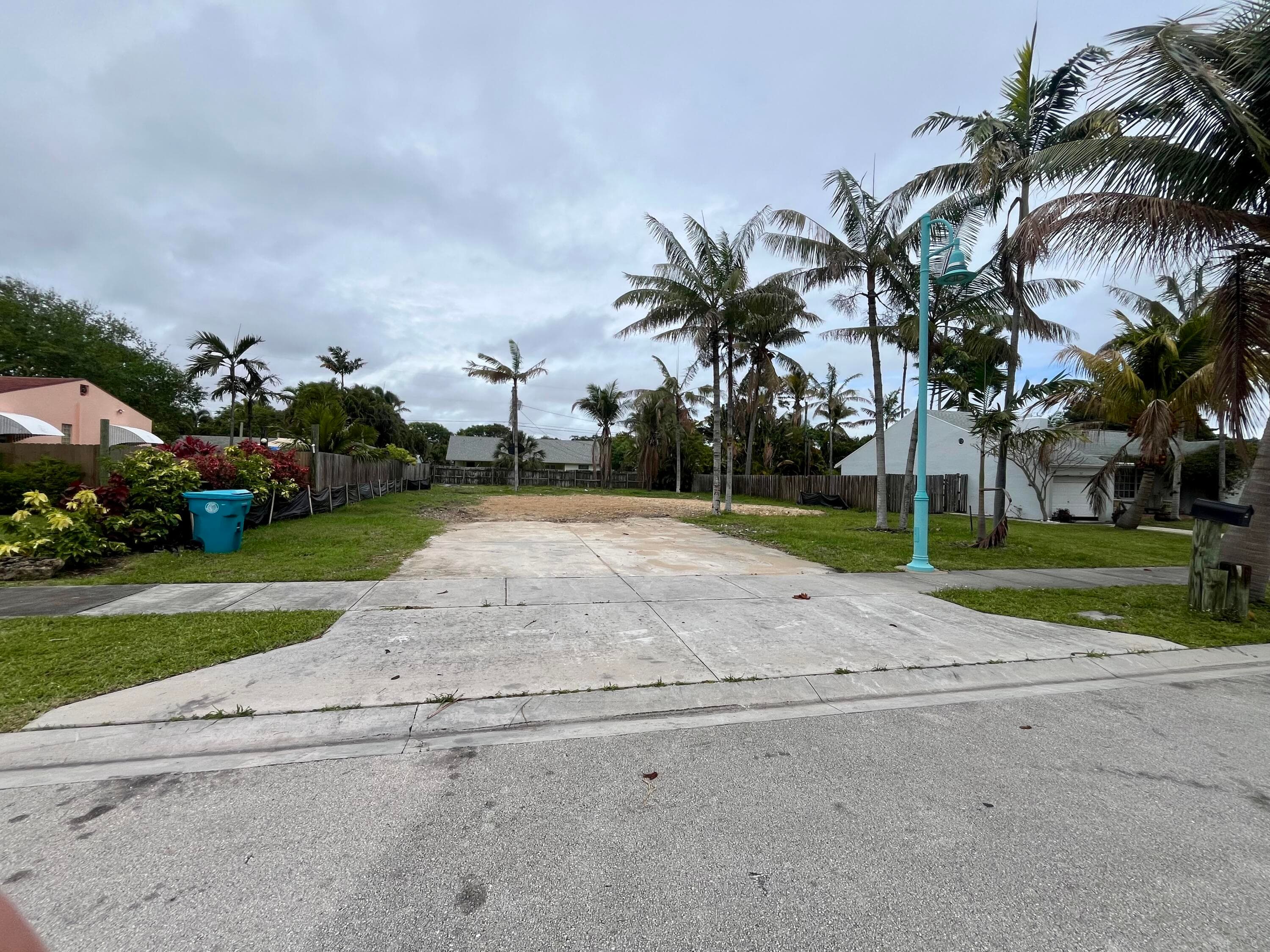 647 NE 9th Avenue, Boynton Beach, FL 33435 — photo 2 of 5