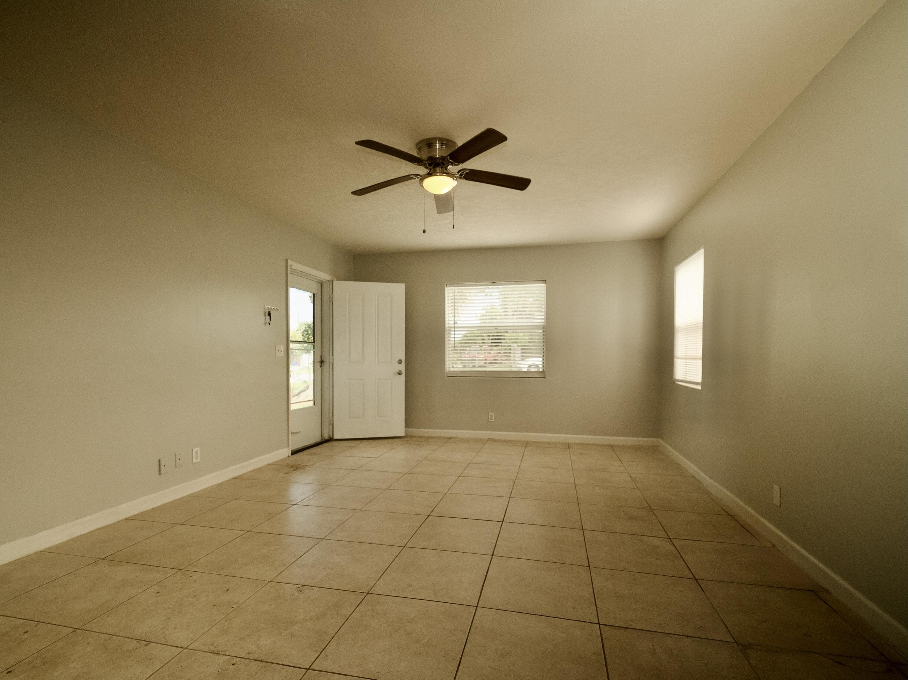 158 W 25th Street, Riviera Beach, FL 33404 — photo 4 of 24