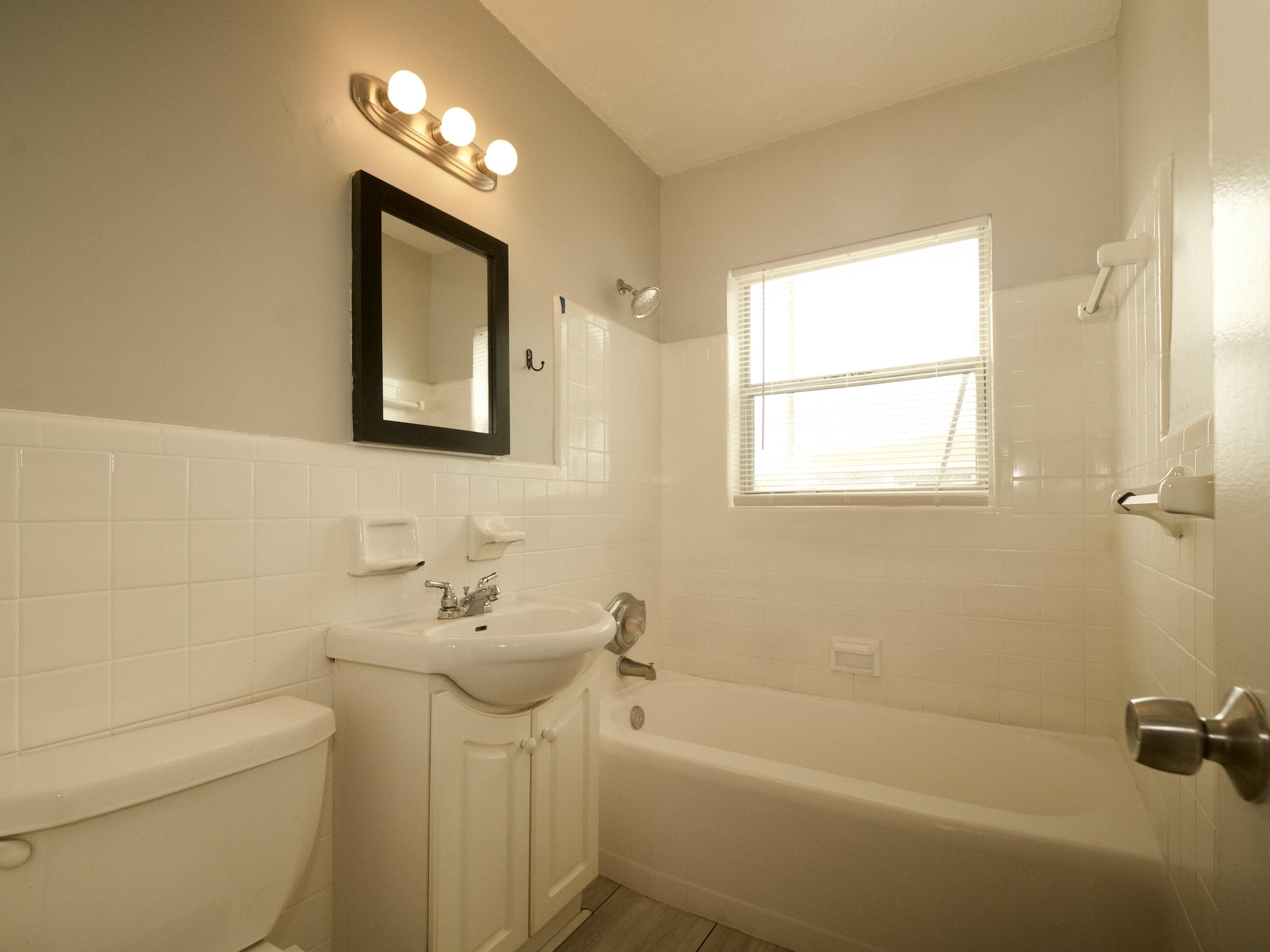 158 W 25th Street, Riviera Beach, FL 33404 — photo 9 of 24