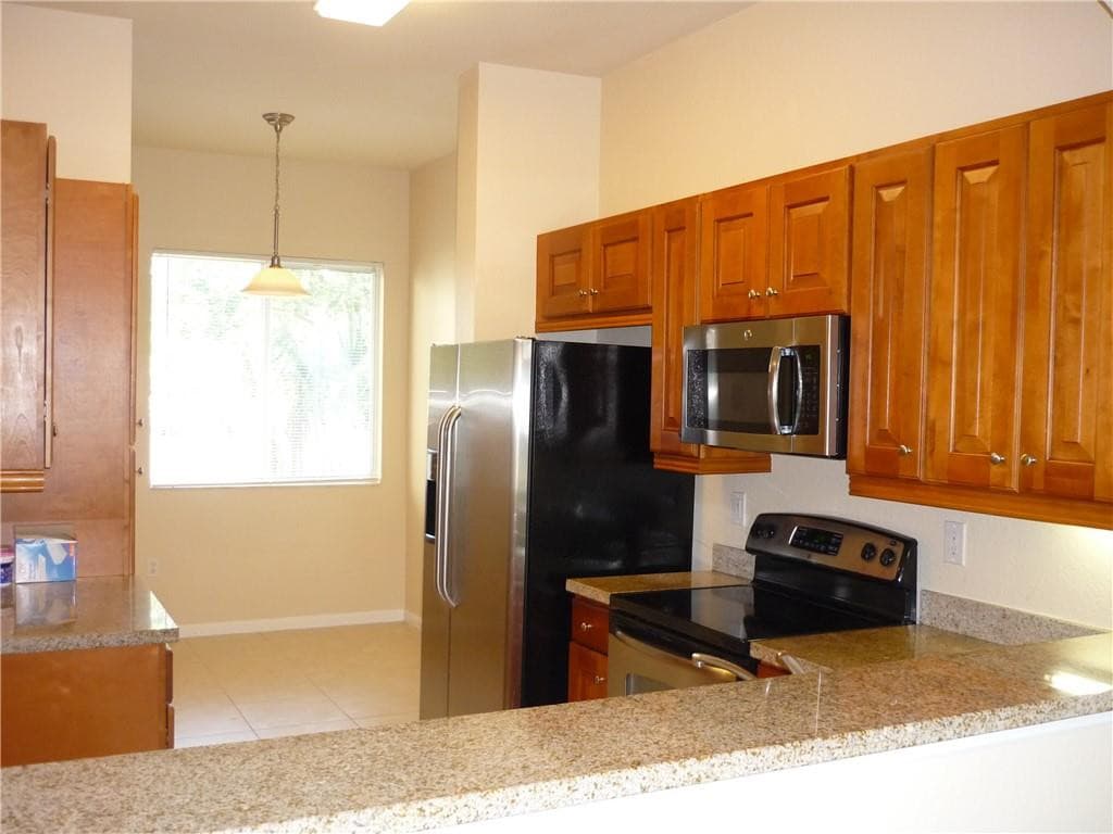 3500 Oaks Clubhouse Drive, Pompano Beach, FL 33069 — photo 2 of 20