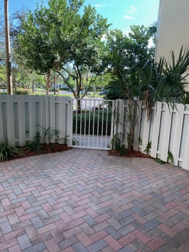 3500 Oaks Clubhouse Drive, Pompano Beach, FL 33069 — photo 5 of 20