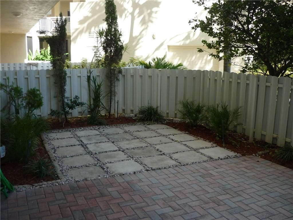 3500 Oaks Clubhouse Drive, Pompano Beach, FL 33069 — photo 19 of 20