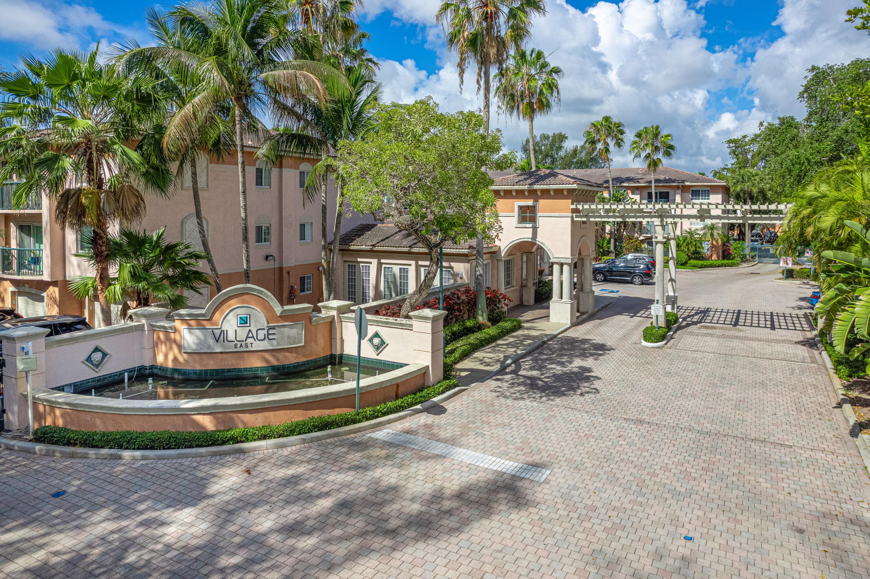 2009 SE 10th Avenue 309, Fort Lauderdale, FL 33316 — photo 1 of 45