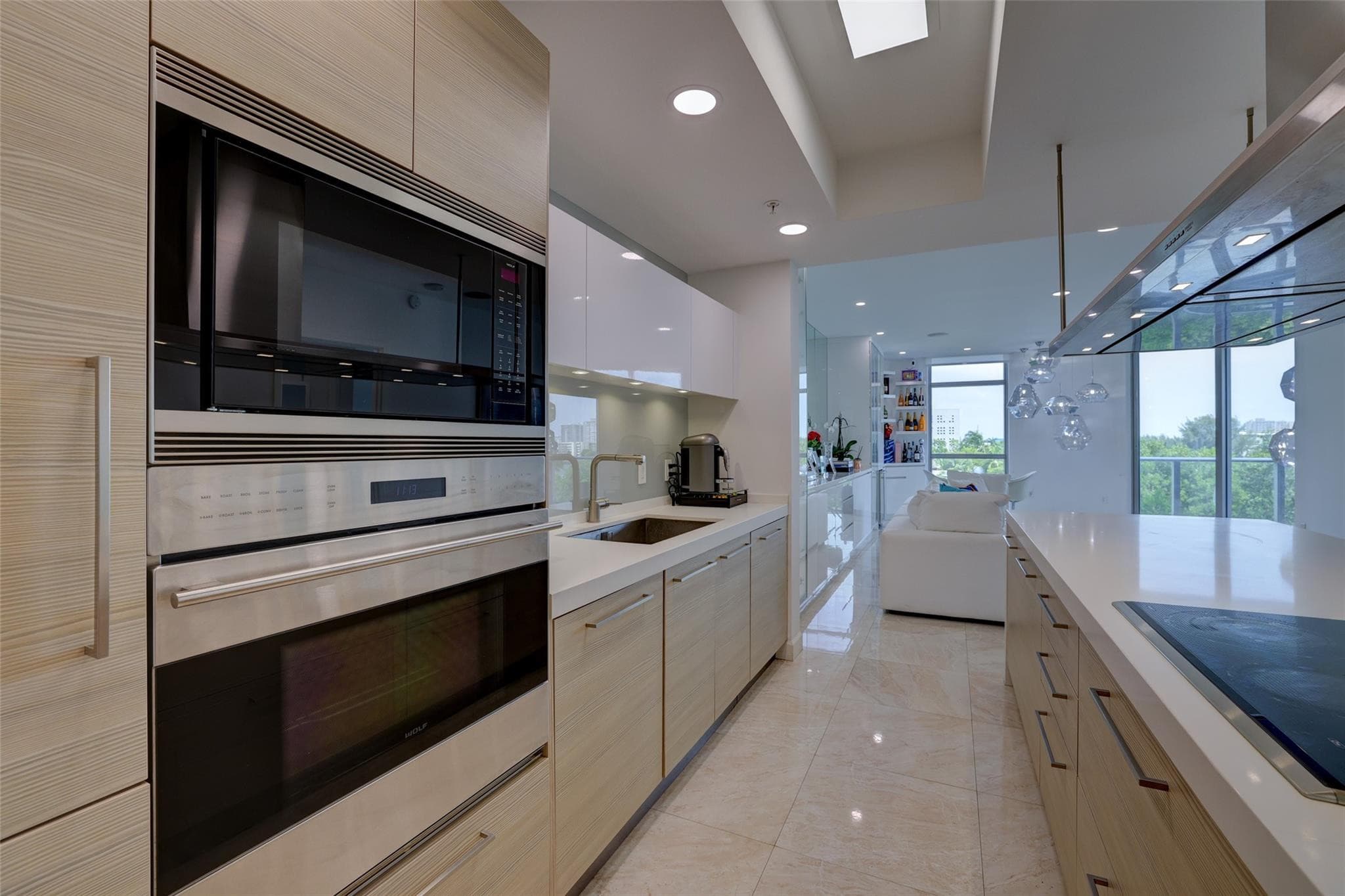 17301 Biscayne Boulevard 406, North Miami Beach, FL 33160 — photo 4 of 25