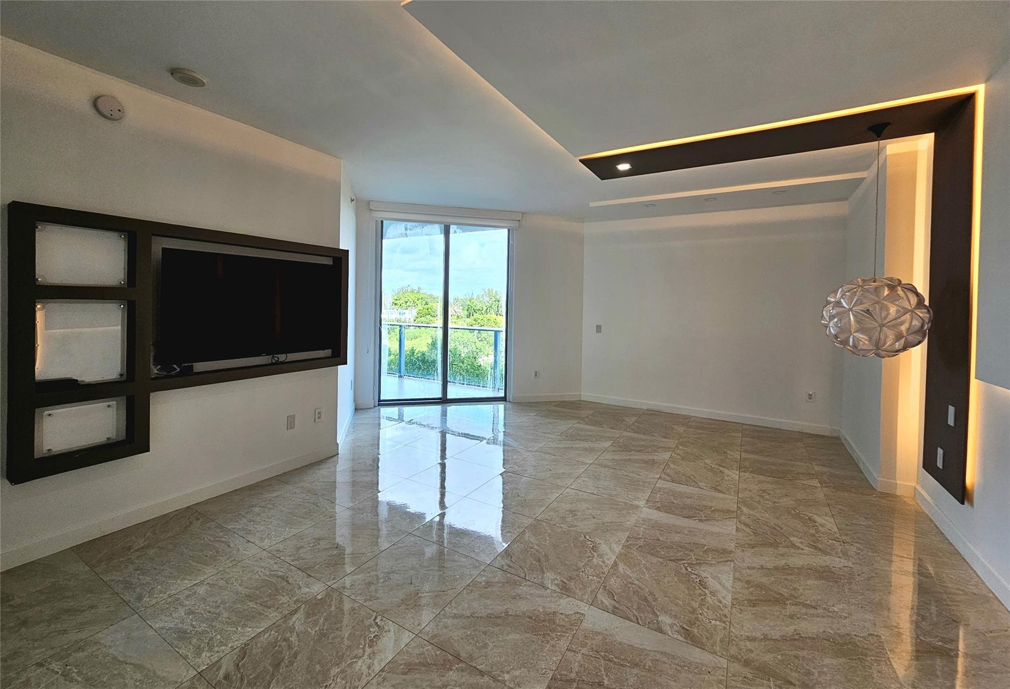 17301 Biscayne Boulevard 406, North Miami Beach, FL 33160 — photo 14 of 25