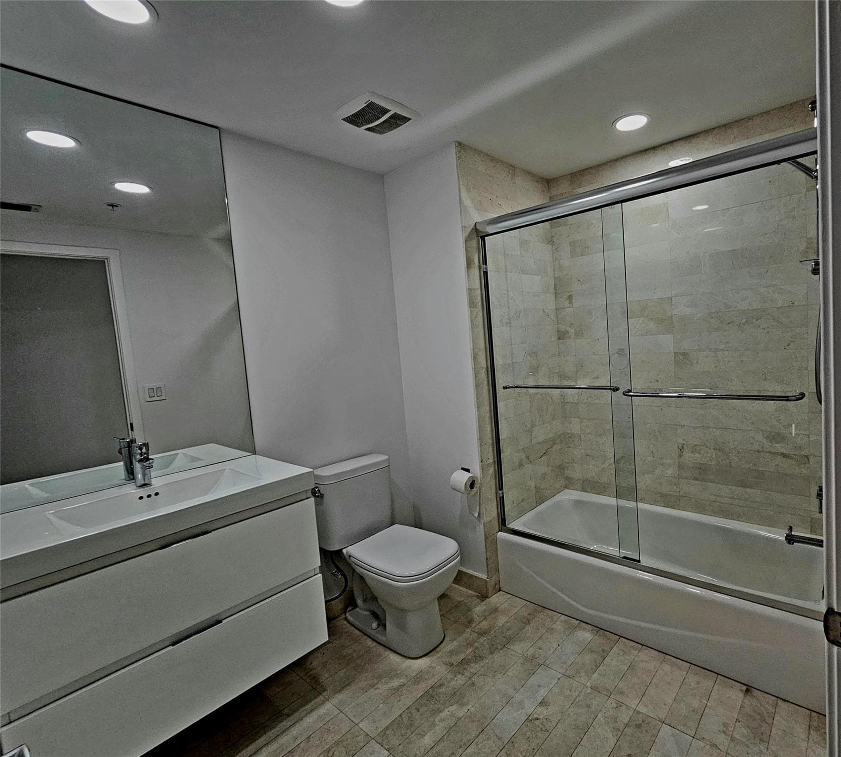 17301 Biscayne Boulevard 406, North Miami Beach, FL 33160 — photo 16 of 25