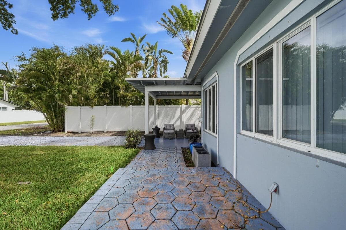 712 NE 10th Avenue, Pompano Beach, FL 33060 — photo 21 of 23
