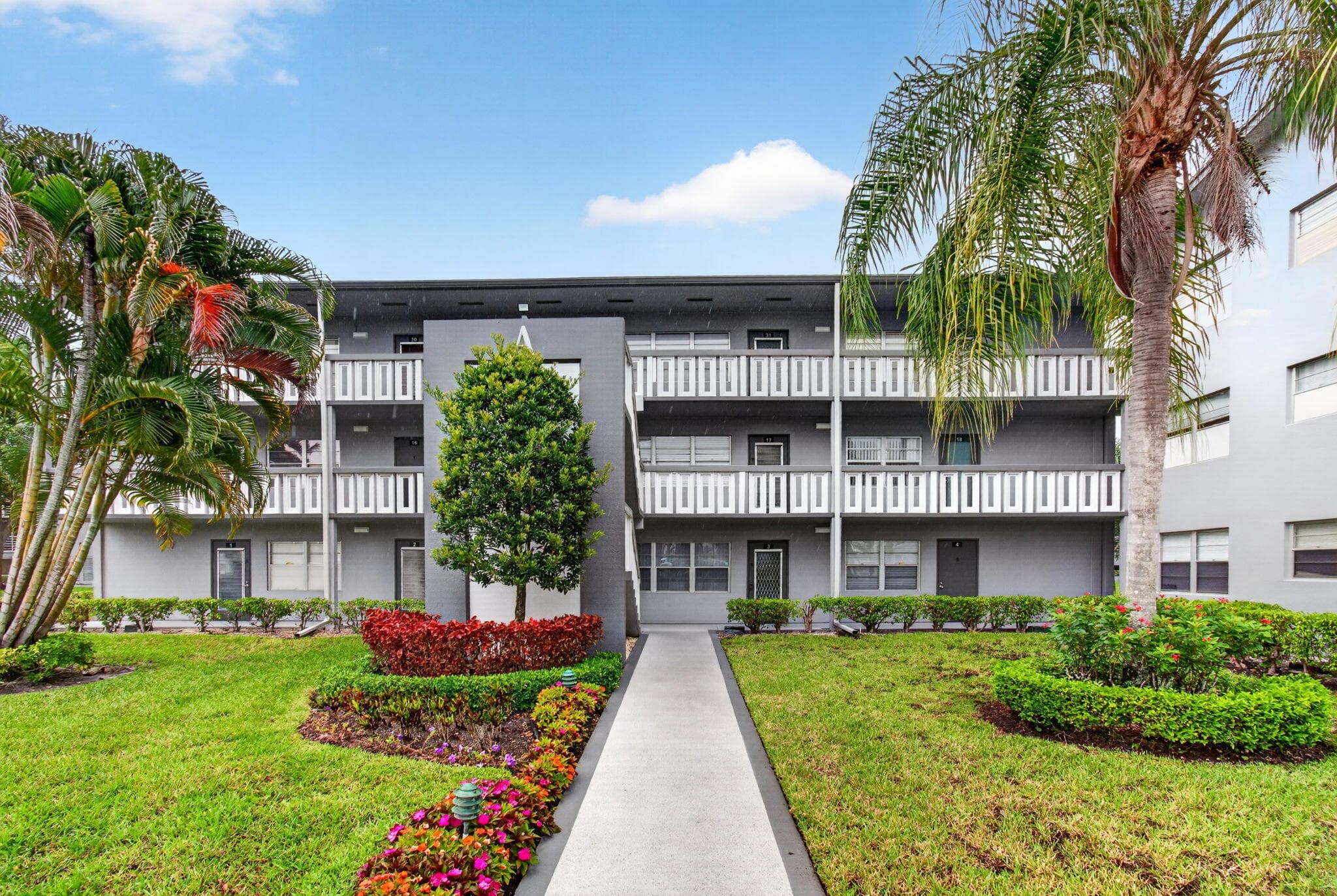 19 Suffolk A, Boca Raton, FL 33434 — photo 2 of 20