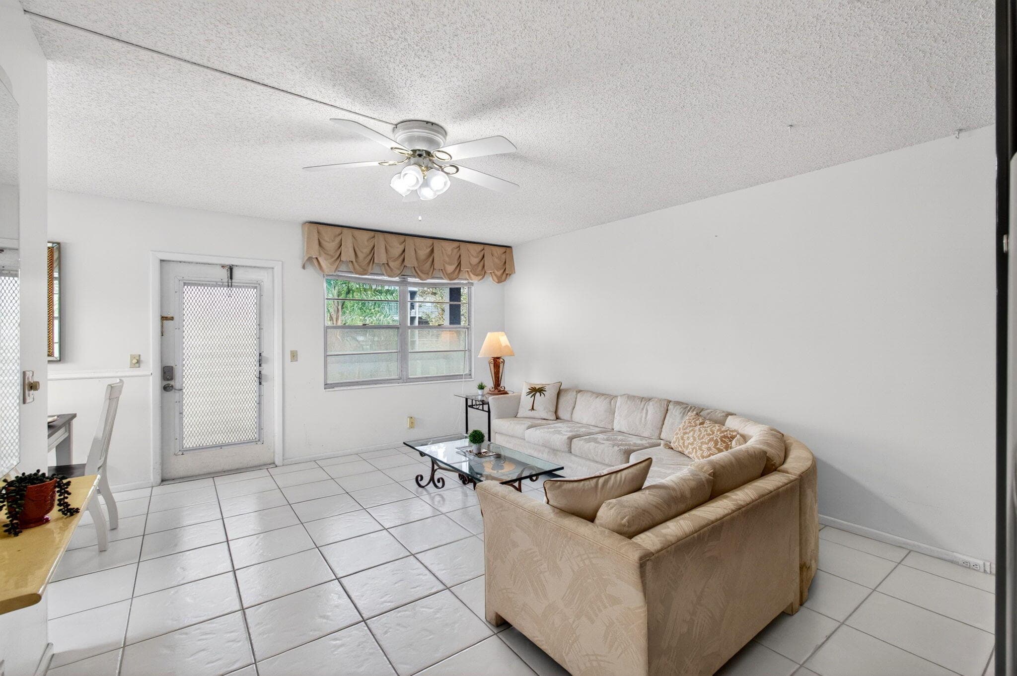 19 Suffolk A, Boca Raton, FL 33434 — photo 6 of 20
