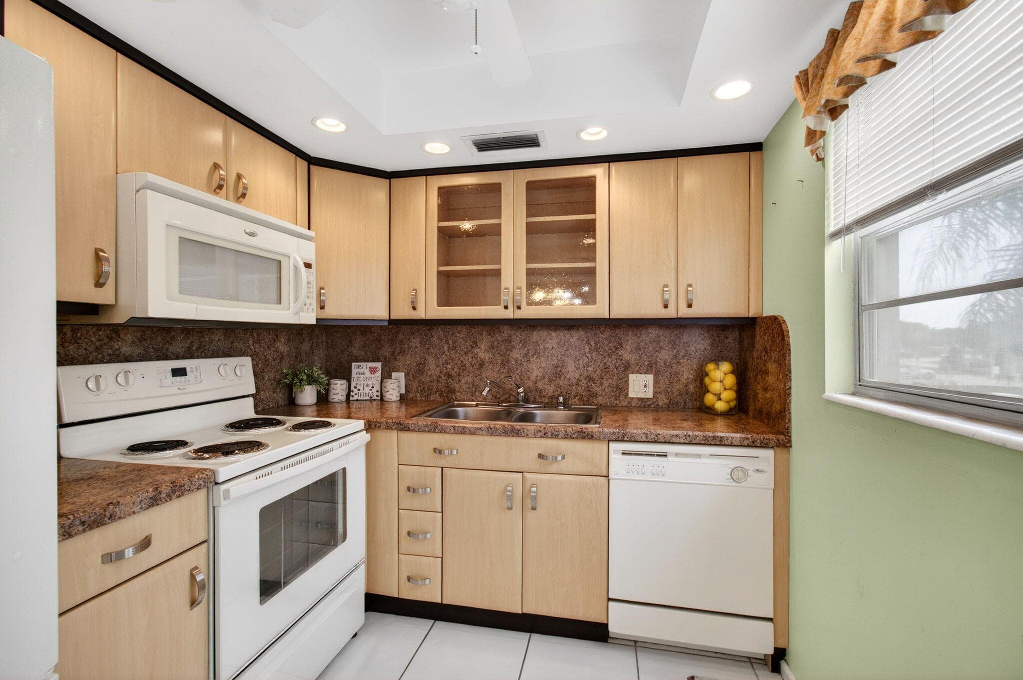 19 Suffolk A, Boca Raton, FL 33434 — photo 1 of 20