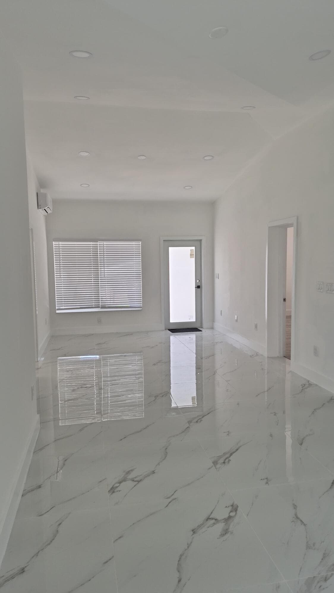 111 NE 45 Street, Oakland Park, FL 33334 — photo 6 of 13