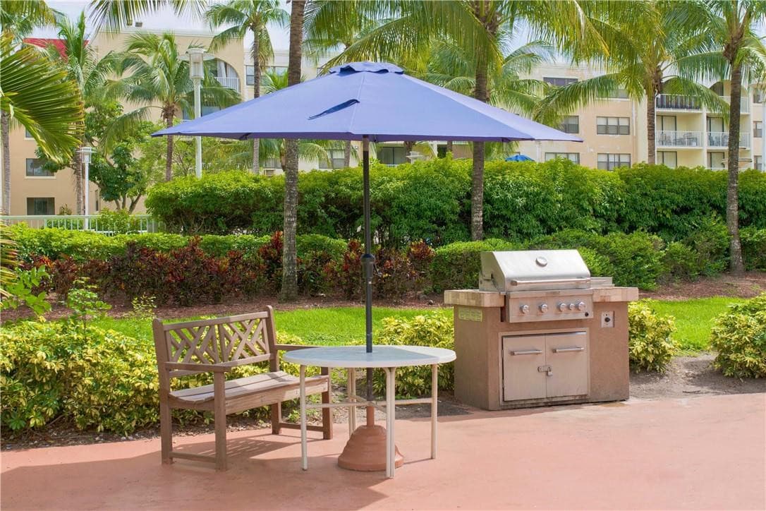 18335 NW 68 Avenue 245-420, Hialeah, FL 33015 — photo 14 of 17