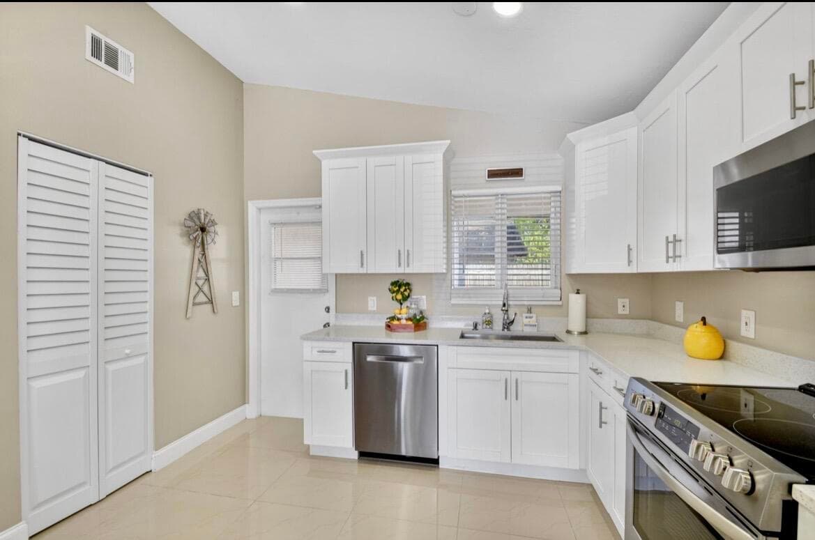 8699 Uranus Terrace, West Palm Beach, FL 33403 — photo 9 of 27