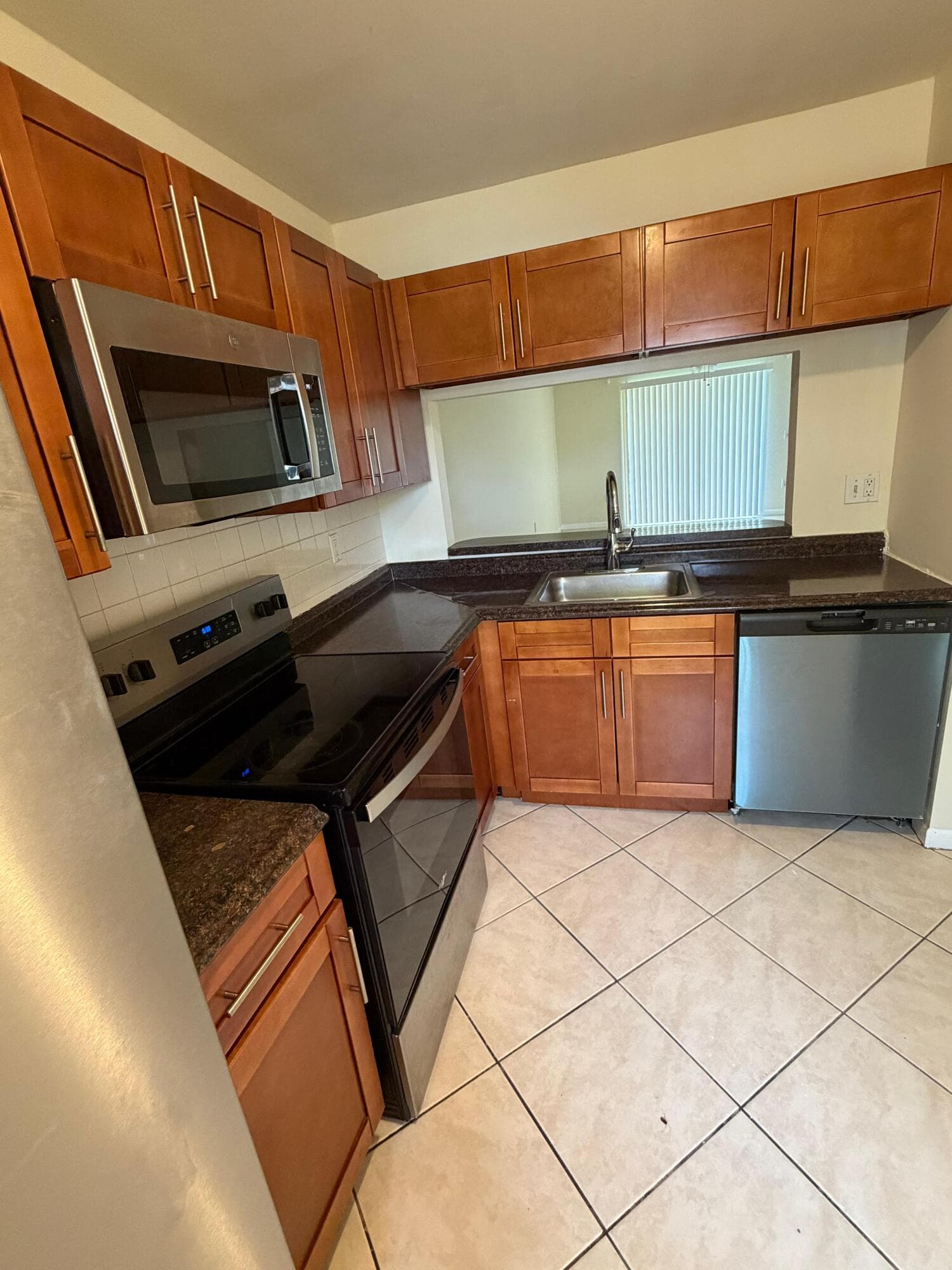 Townhouse in Sunrise — photo 11 of 12