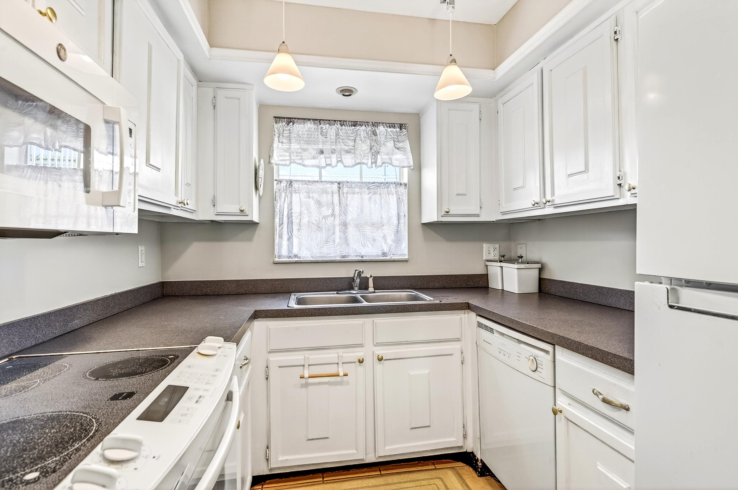 1901 Indian River Boulevard 105-e, Vero Beach, FL 32960 — photo 20 of 42