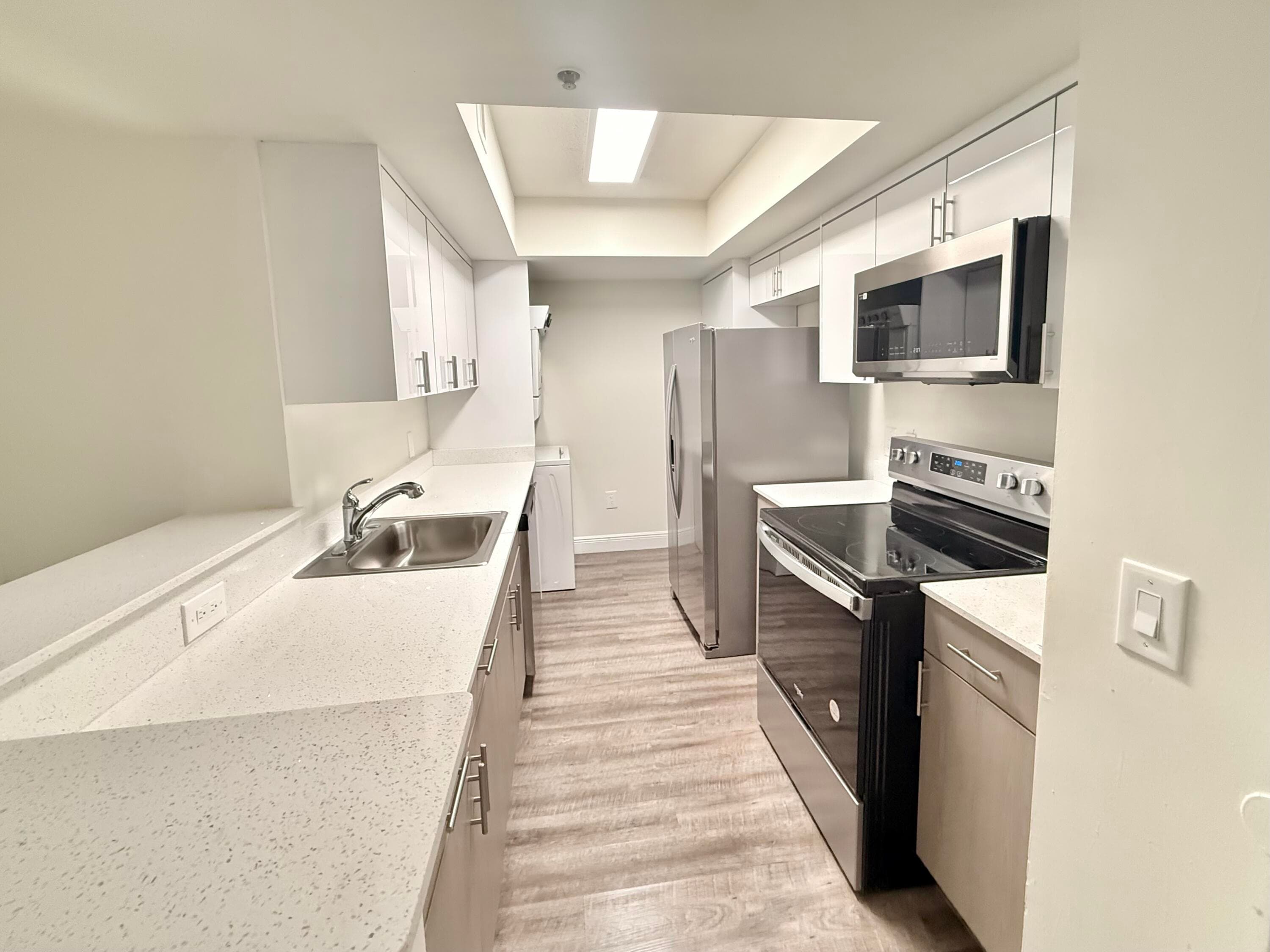 18335 NW 68 Avenue 245-420, Hialeah, FL 33015 — photo 1 of 17
