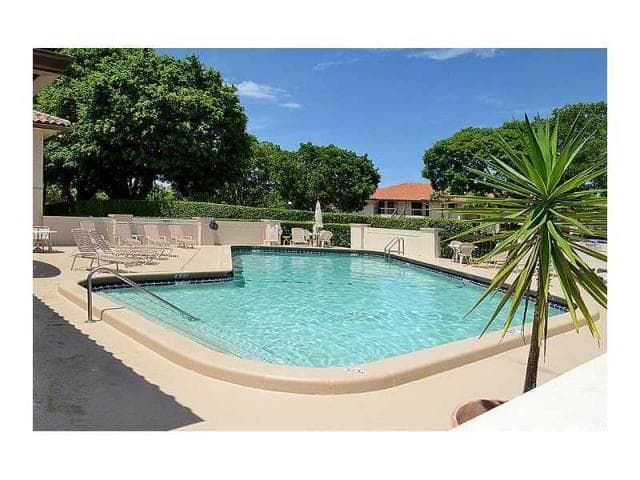 5200 E Club Circle 206, Boca Raton, FL 33487 — photo 2 of 9