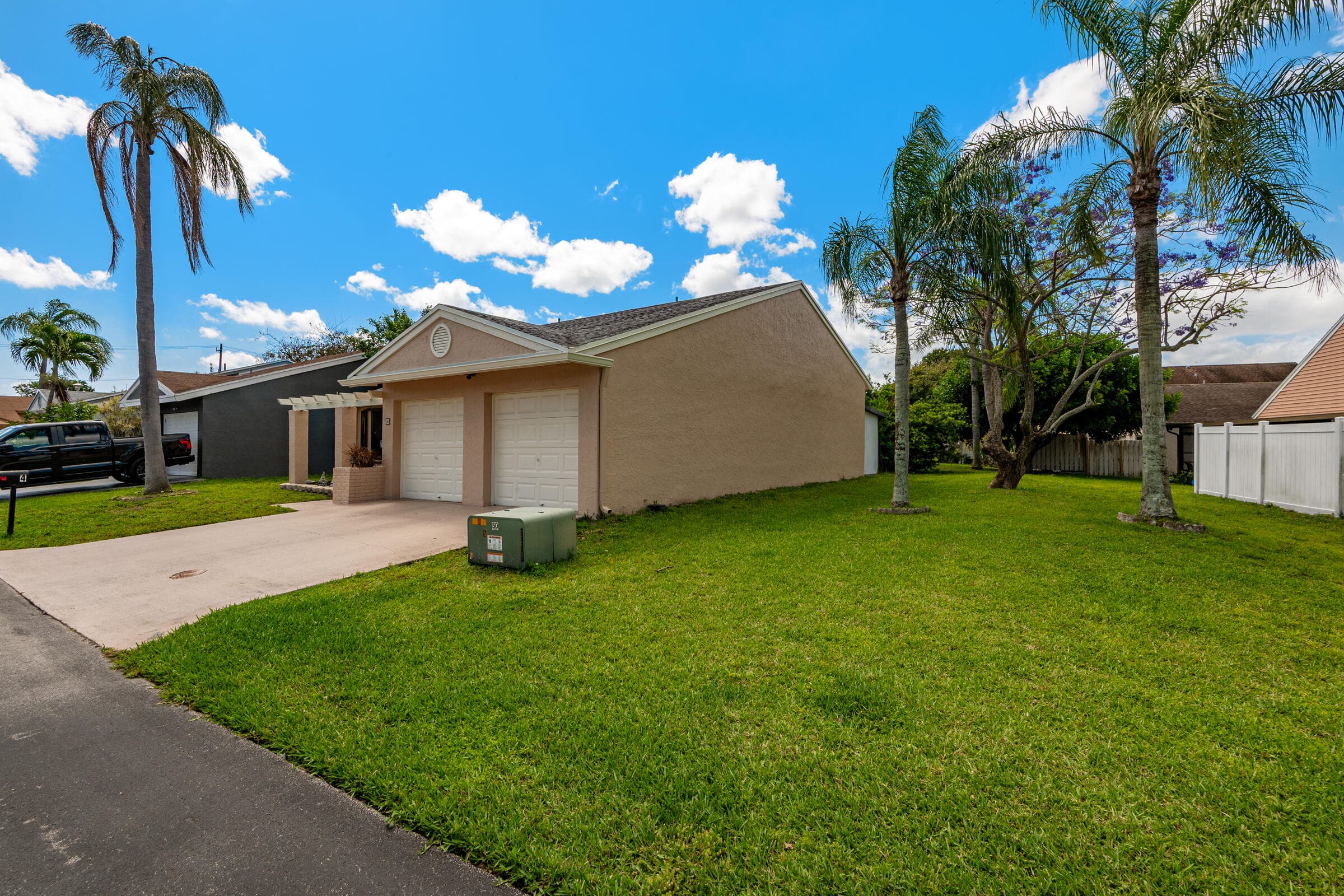 4 Verwood Way, Boynton Beach, FL 33426 — photo 2 of 28