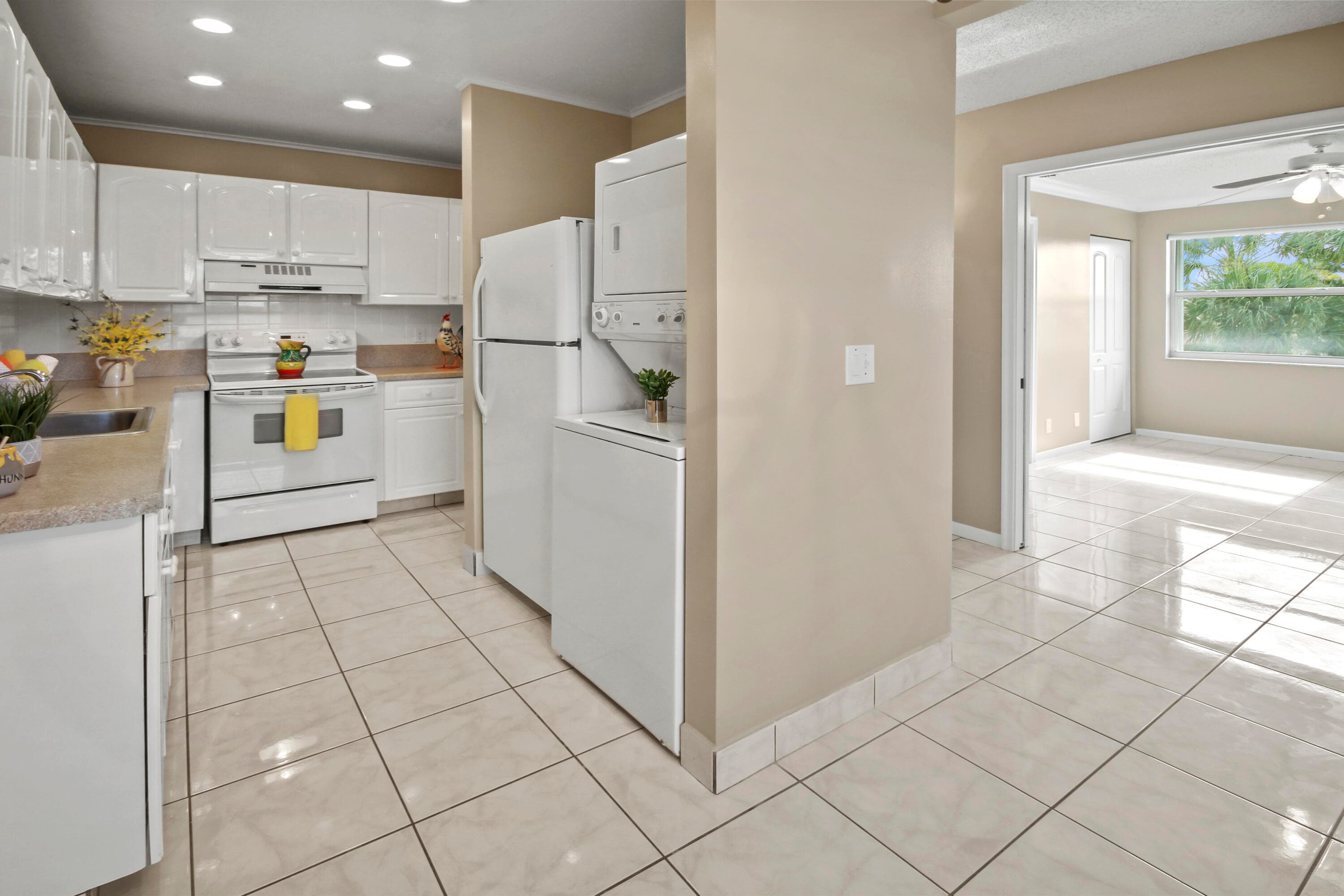 1421 NW 20th Avenue 204, Delray Beach, FL 33445 — photo 2 of 23
