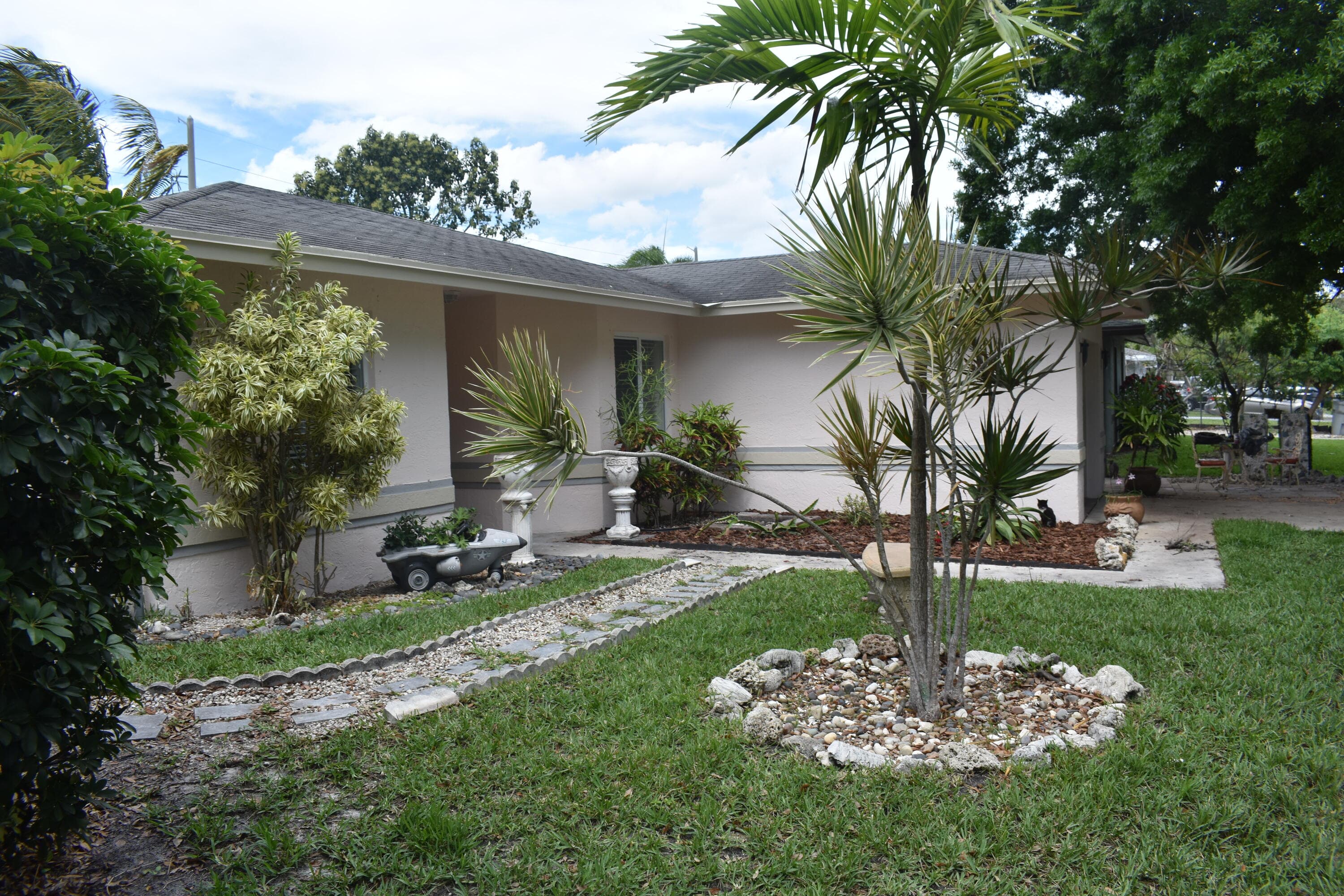 465 NW 20th Avenue, Pompano Beach, FL 33069 — photo 1 of 21