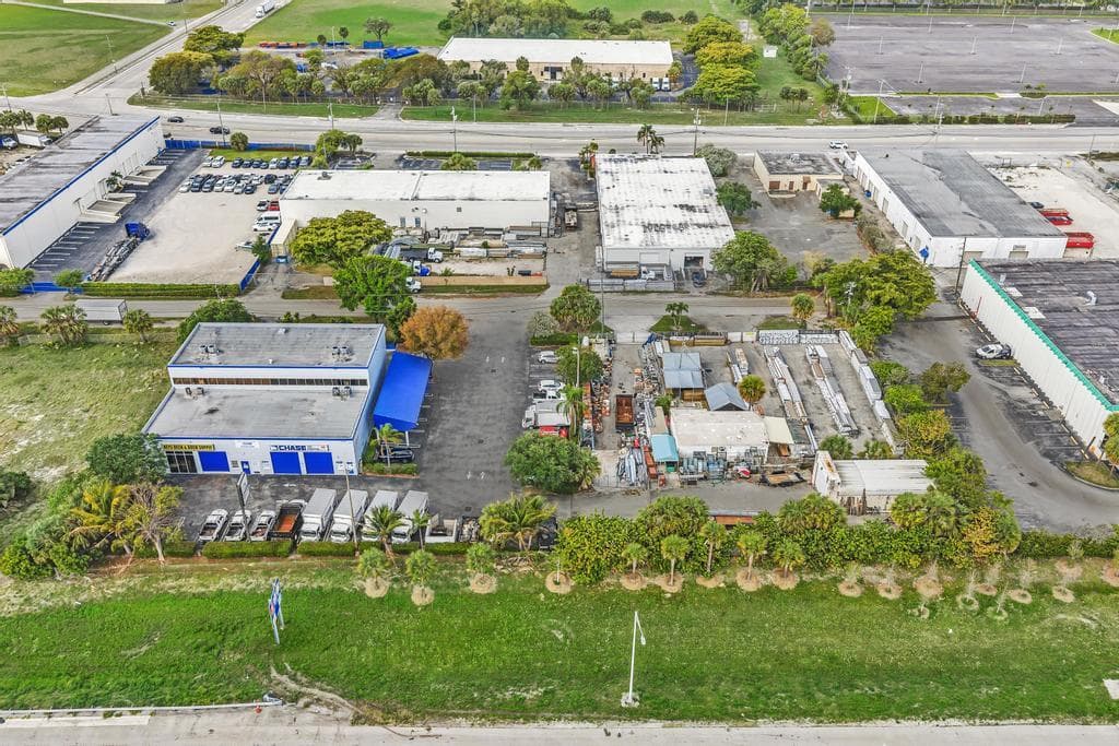1150 SW 10th Avenue, Pompano Beach, FL 33069 — photo 1 of 65