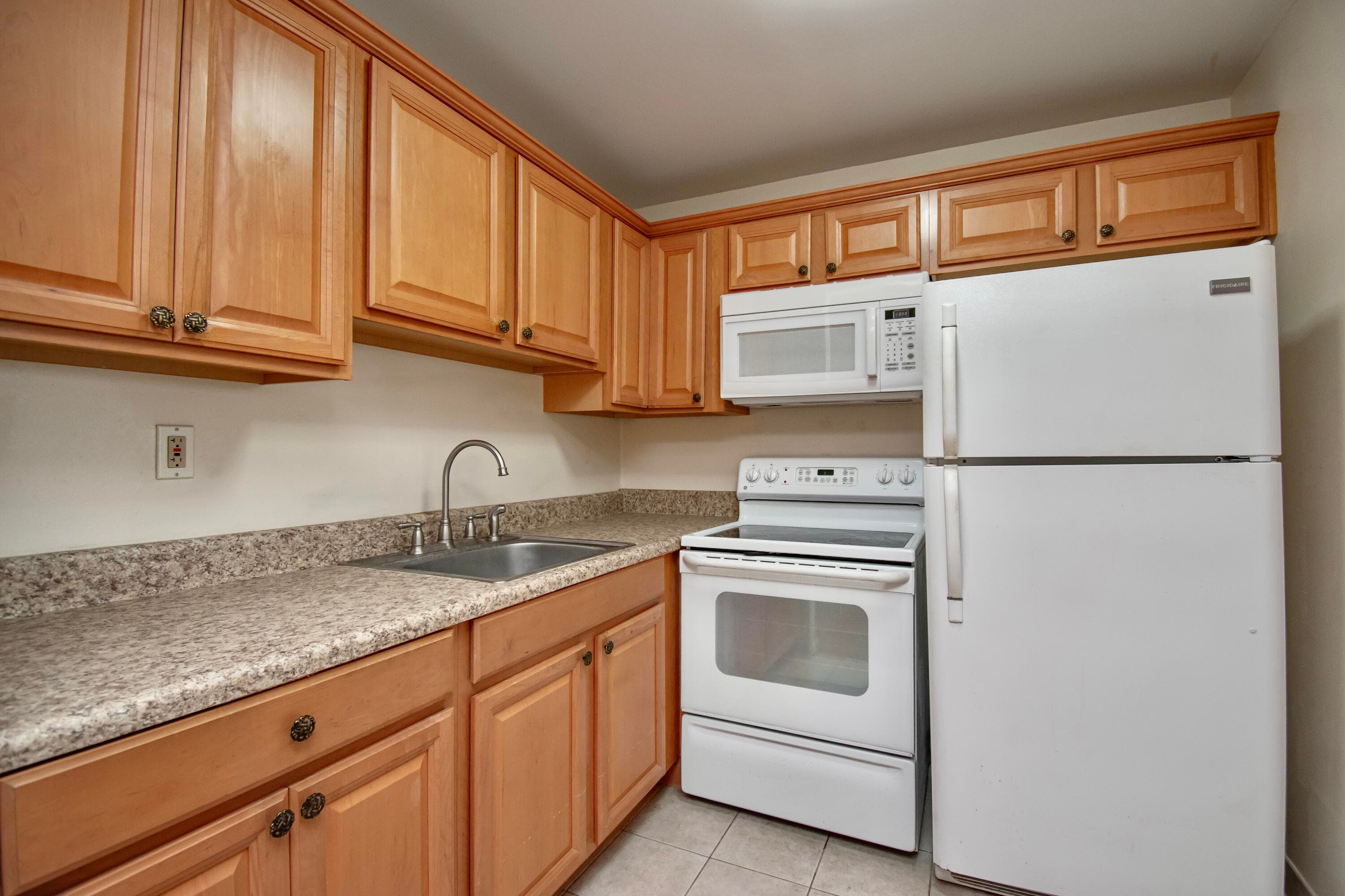 197 Andover H, West Palm Beach, FL 33417 — photo 3 of 21