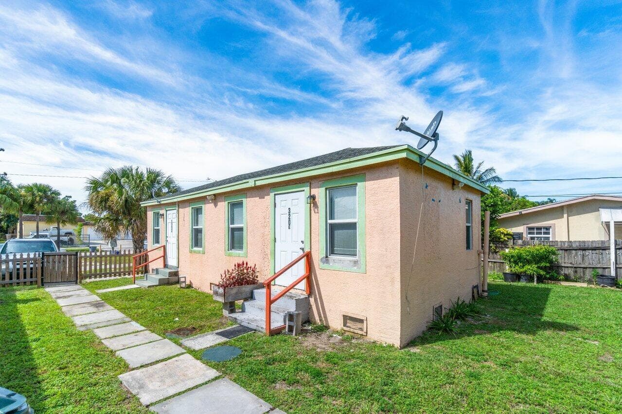 320 Swain Boulevard, Greenacres, FL 33463 — photo 2 of 32