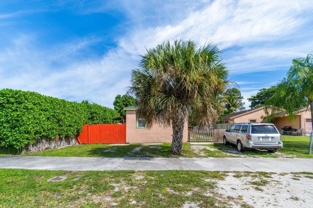 320 Swain Boulevard, Greenacres, FL 33463 — photo 6 of 32