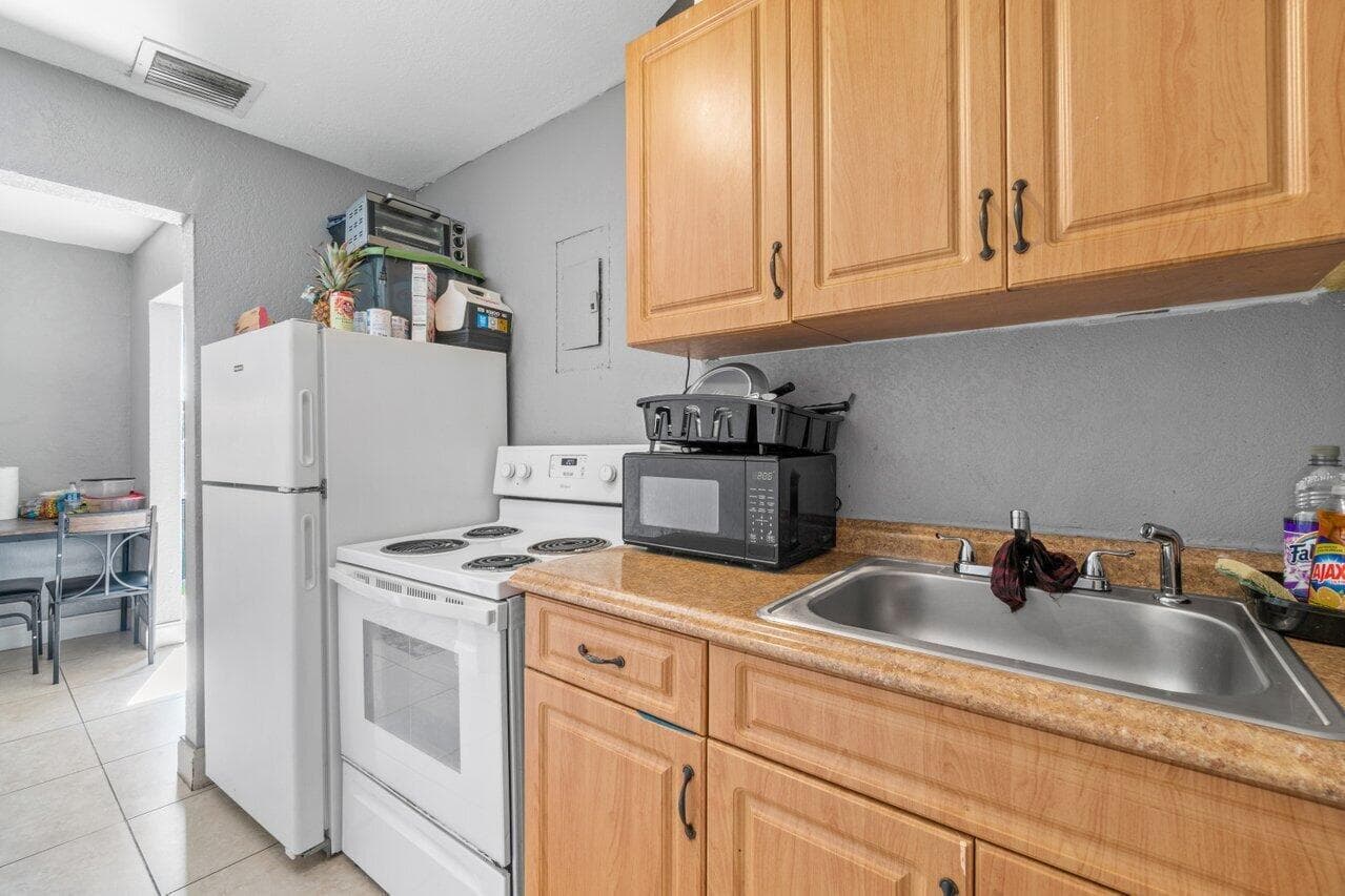 320 Swain Boulevard, Greenacres, FL 33463 — photo 13 of 32