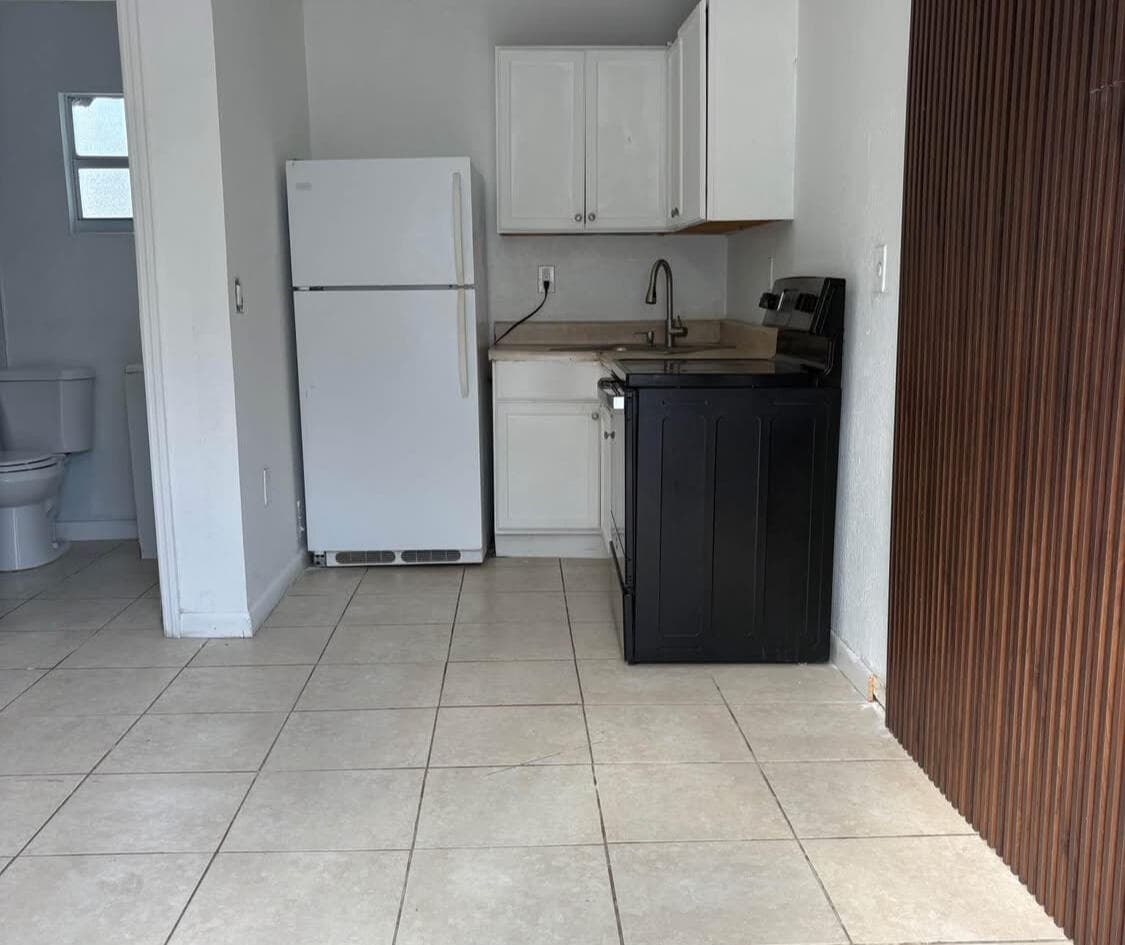 136 N 24th Avenue Rear, Hollywood, FL 33020 — photo 4 of 11