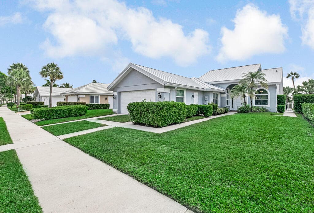 2390 Saratoga Bay Drive, West Palm Beach, FL 33409 — photo 3 of 58