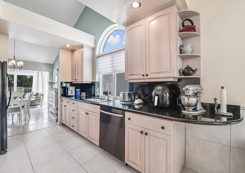 2390 Saratoga Bay Drive, West Palm Beach, FL 33409 — photo 20 of 58