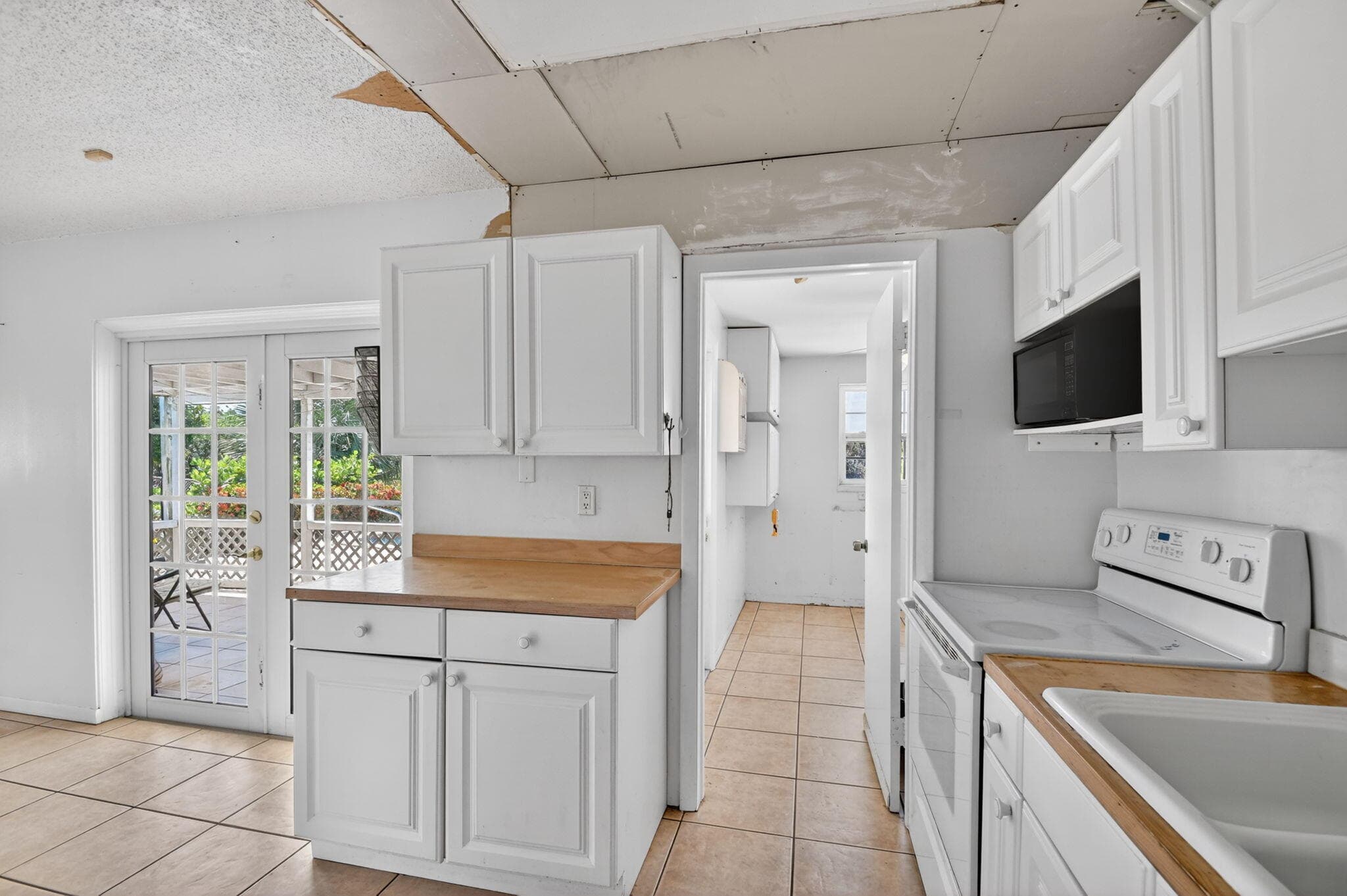 1006 SW 28th Avenue, Boynton Beach, FL 33426 — photo 16 of 76