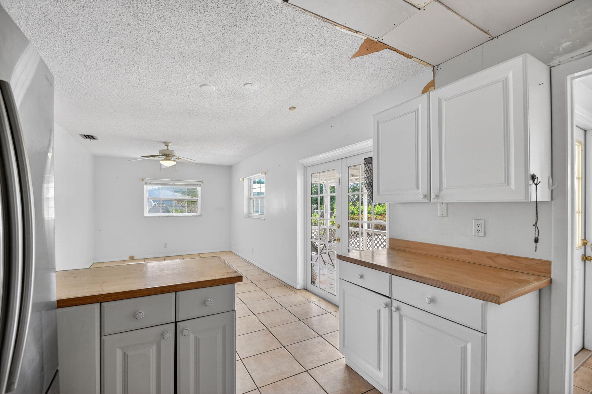 1006 SW 28th Avenue, Boynton Beach, FL 33426 — photo 17 of 76