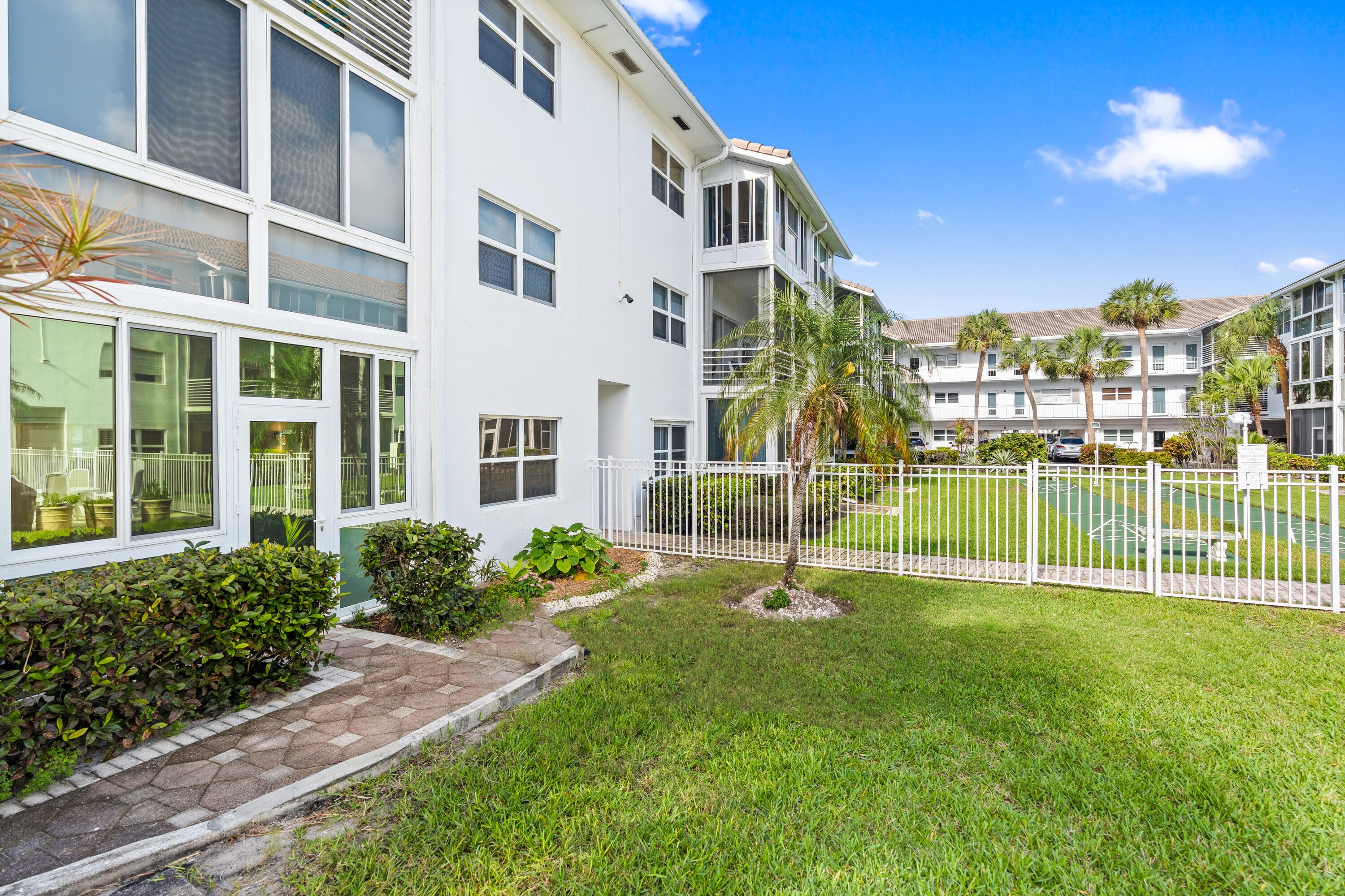 1461 S Ocean Boulevard 106, Lauderdale-By-The-Sea, FL 33062 — photo 20 of 86
