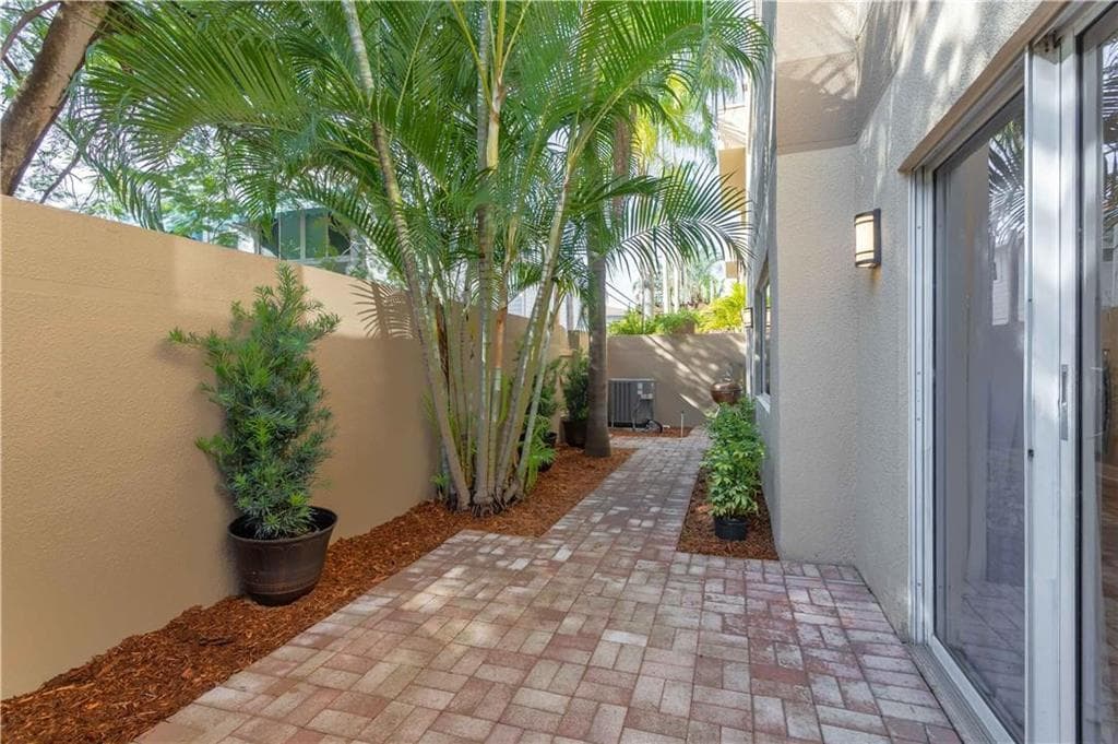 101 SE 15th Avenue H, Fort Lauderdale, FL 33301 — photo 9 of 34