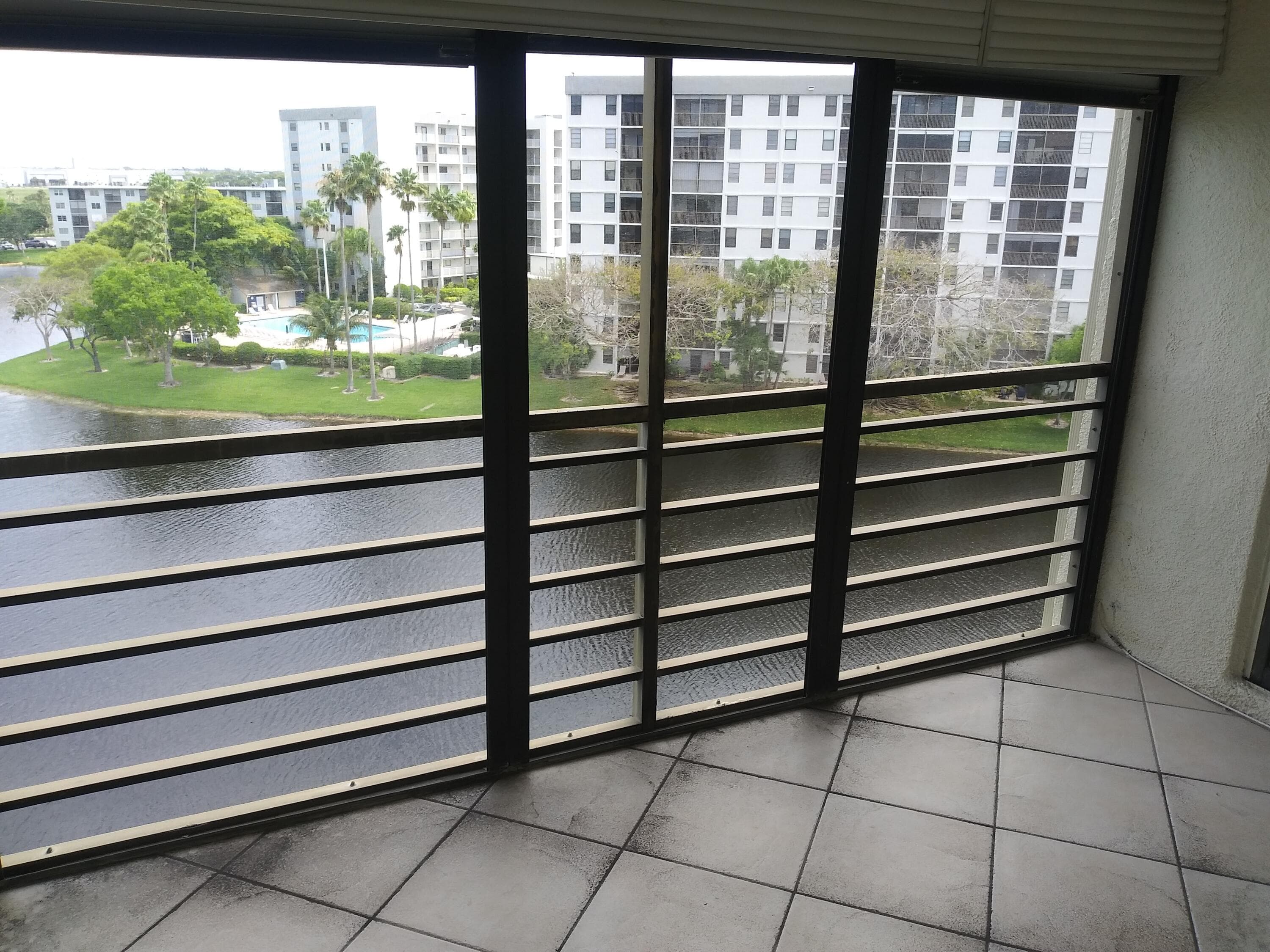 2309 S Cypress Bend Drive S 714c, Pompano Beach, FL 33069 — photo 5 of 10