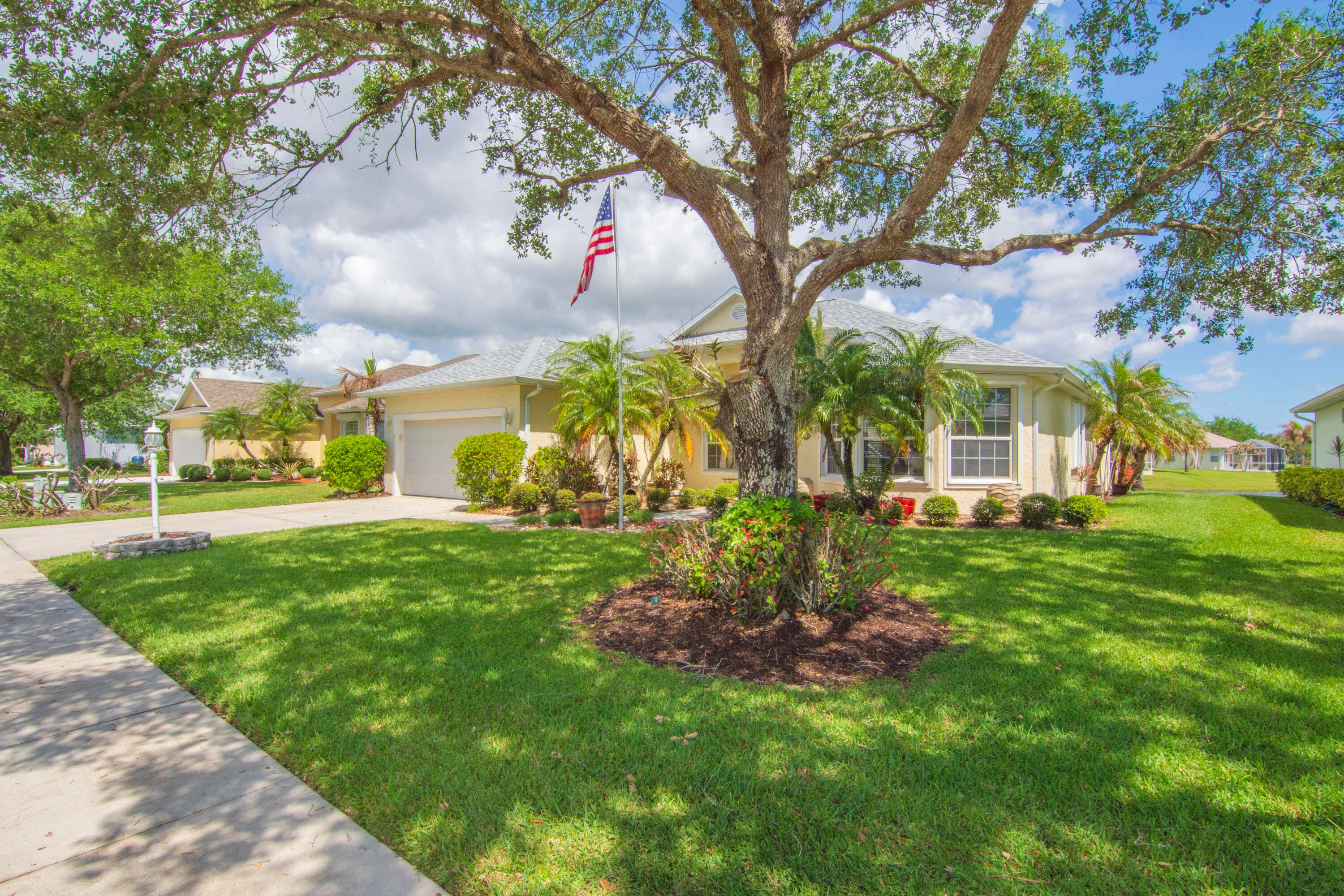 5370 E 1st Square SW, Vero Beach, FL 32968 — photo 3 of 42
