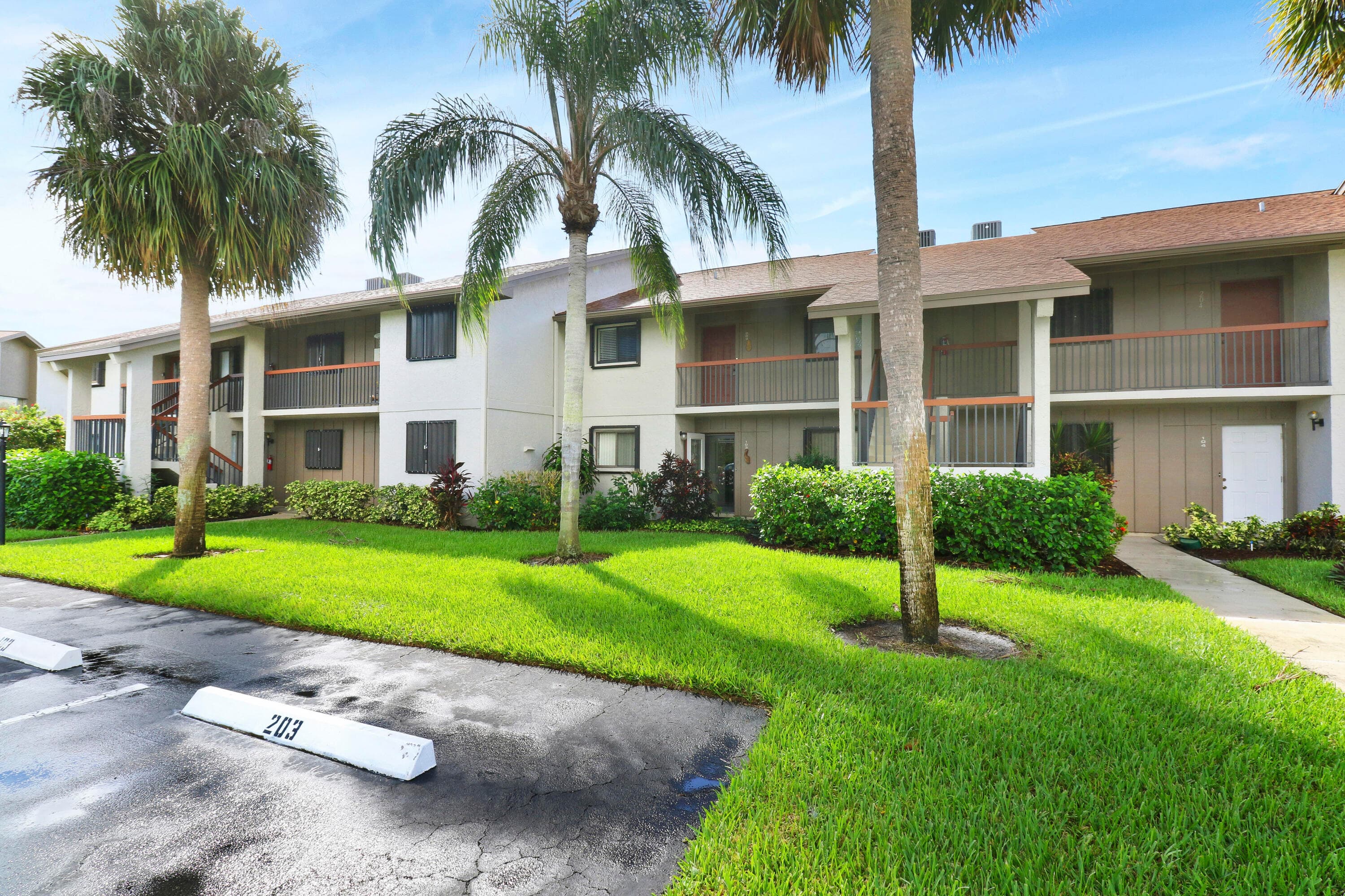 1600 NE Dixie Highway 10-203, Jensen Beach, FL 34957 — photo 1 of 37