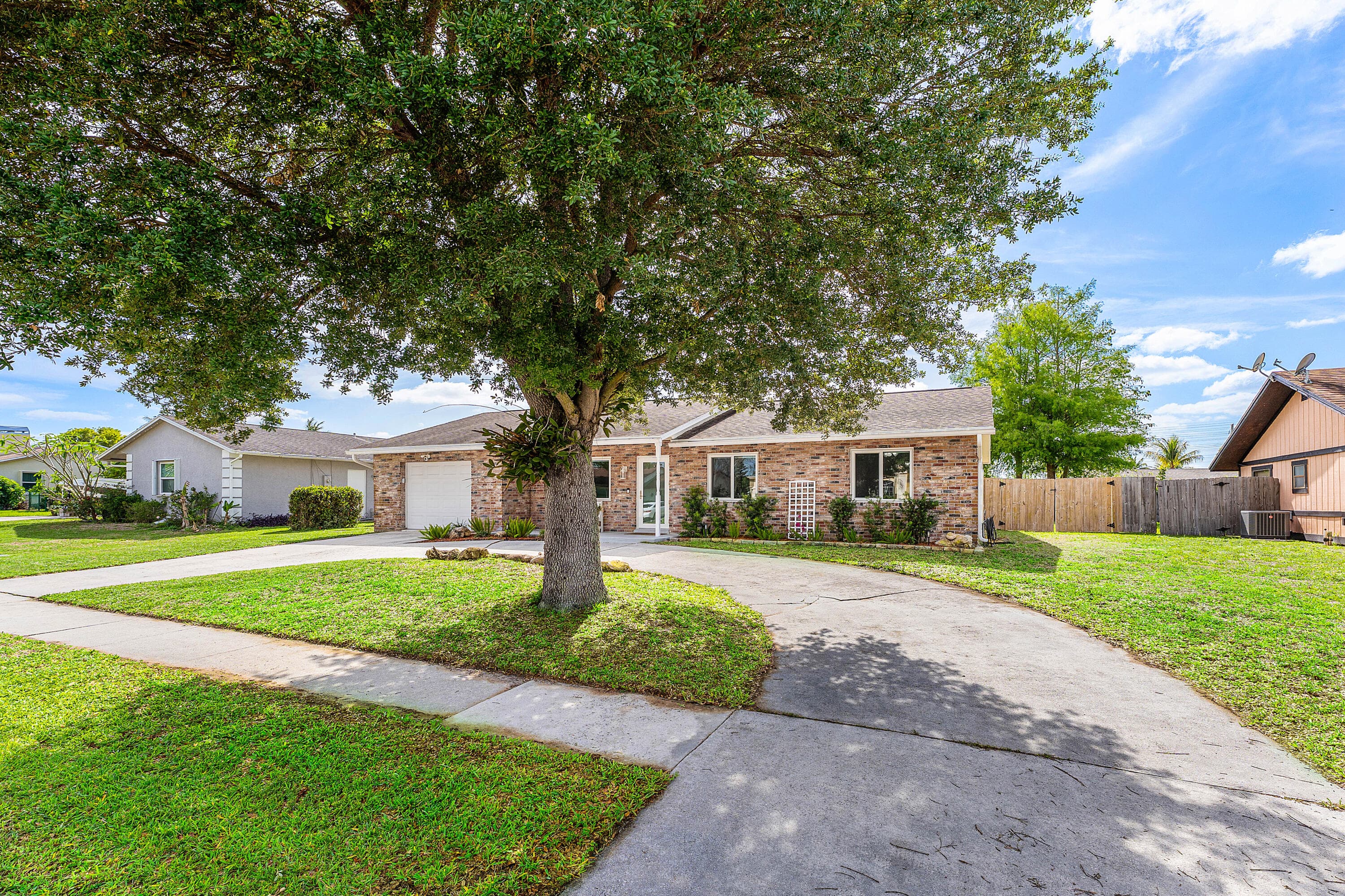 144 Cordoba Circle, Royal Palm Beach, FL 33411 — photo 2 of 27